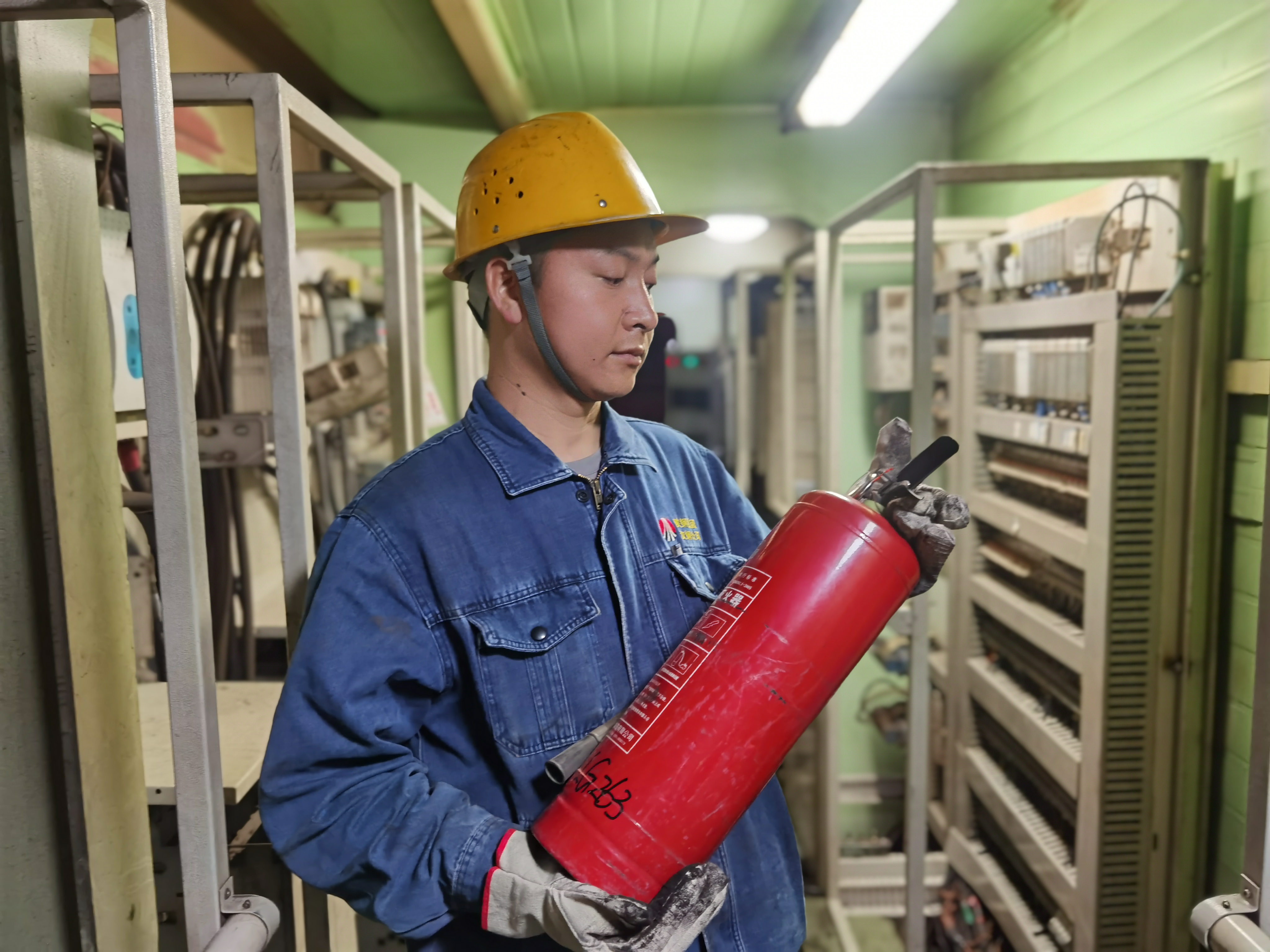 在平凡的崗位上做一縷“發(fā)亮”的光