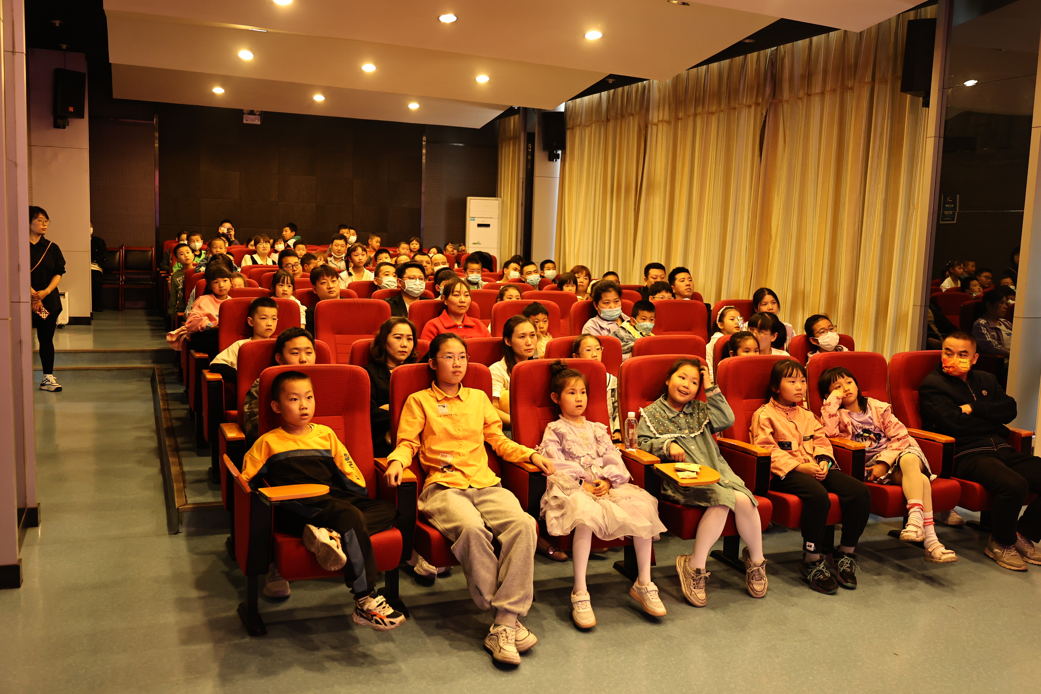 現(xiàn)場(chǎng)超歡樂(lè)！ 公司舉辦“童心筑夢(mèng) 歡度六一”親子觀影主題活動(dòng)