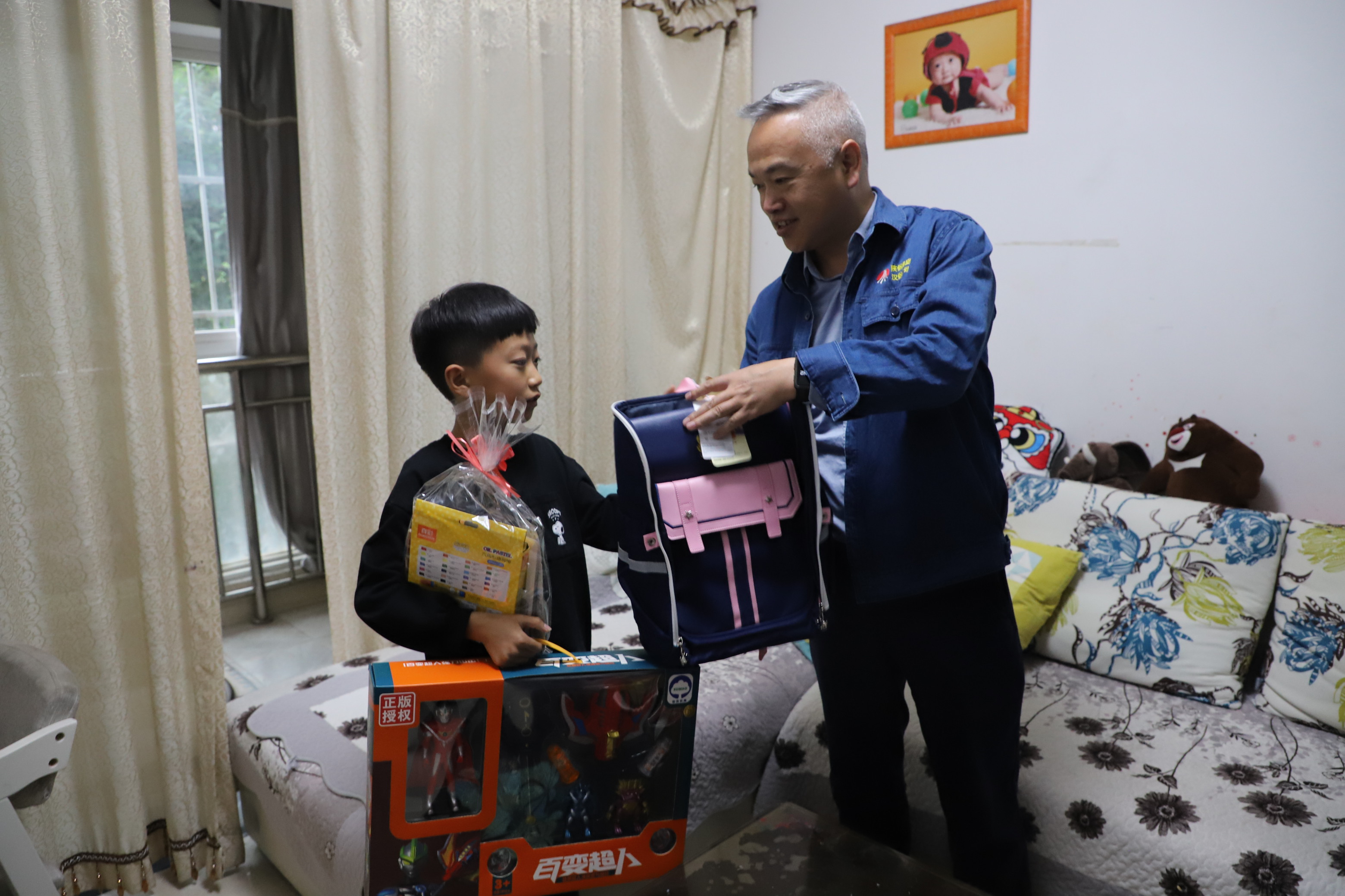 公司工會(huì)女職委“六一”關(guān)愛慰問職工子女