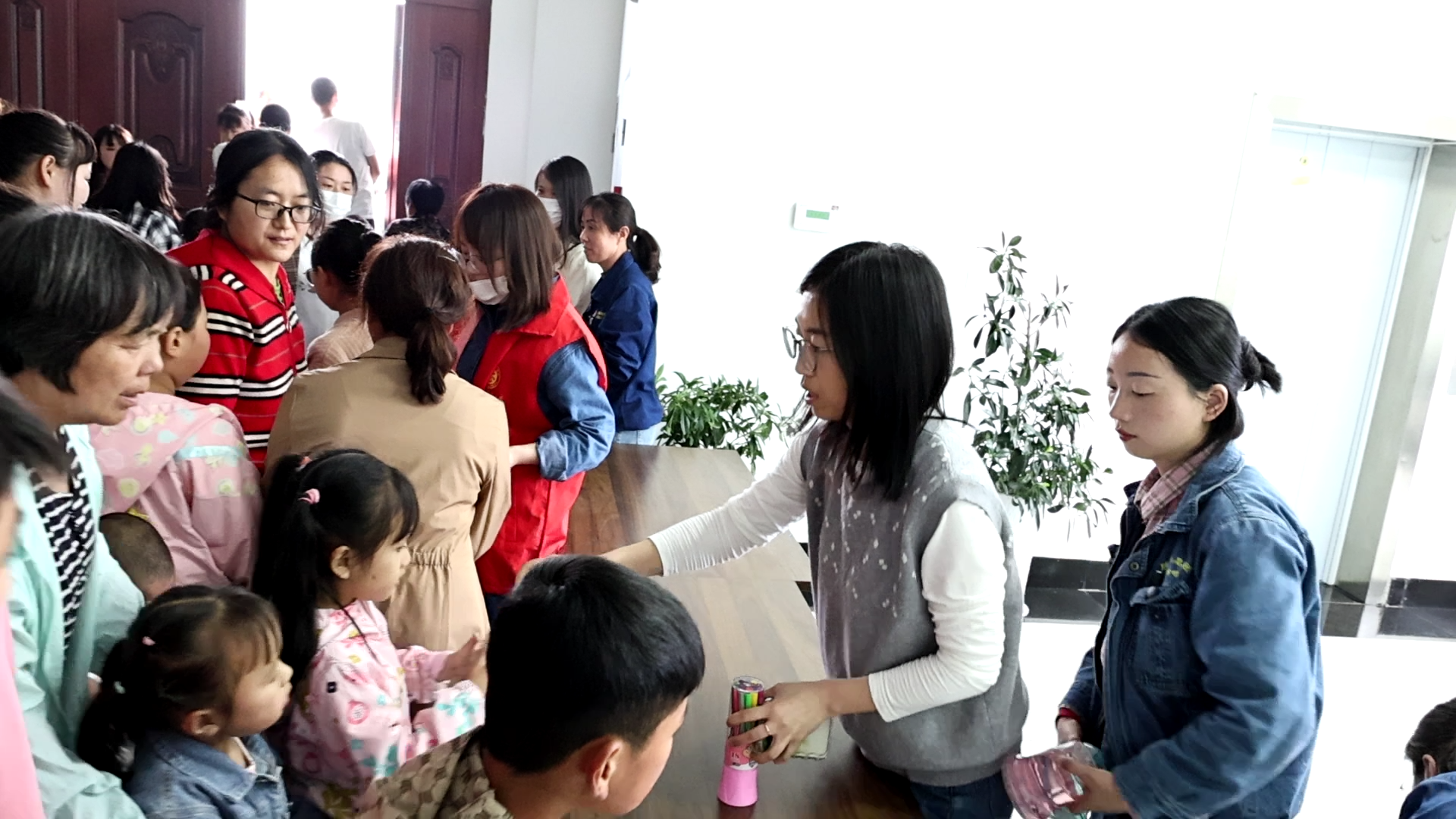 現(xiàn)場(chǎng)超歡樂(lè)！ 公司舉辦“童心筑夢(mèng) 歡度六一”親子觀影主題活動(dòng)