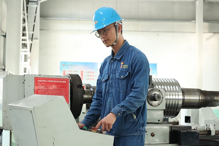 做自己的光    溫暖而有力量 ——記2022年度全國(guó)鋼鐵行業(yè)“優(yōu)秀共青團(tuán)員”姚堯