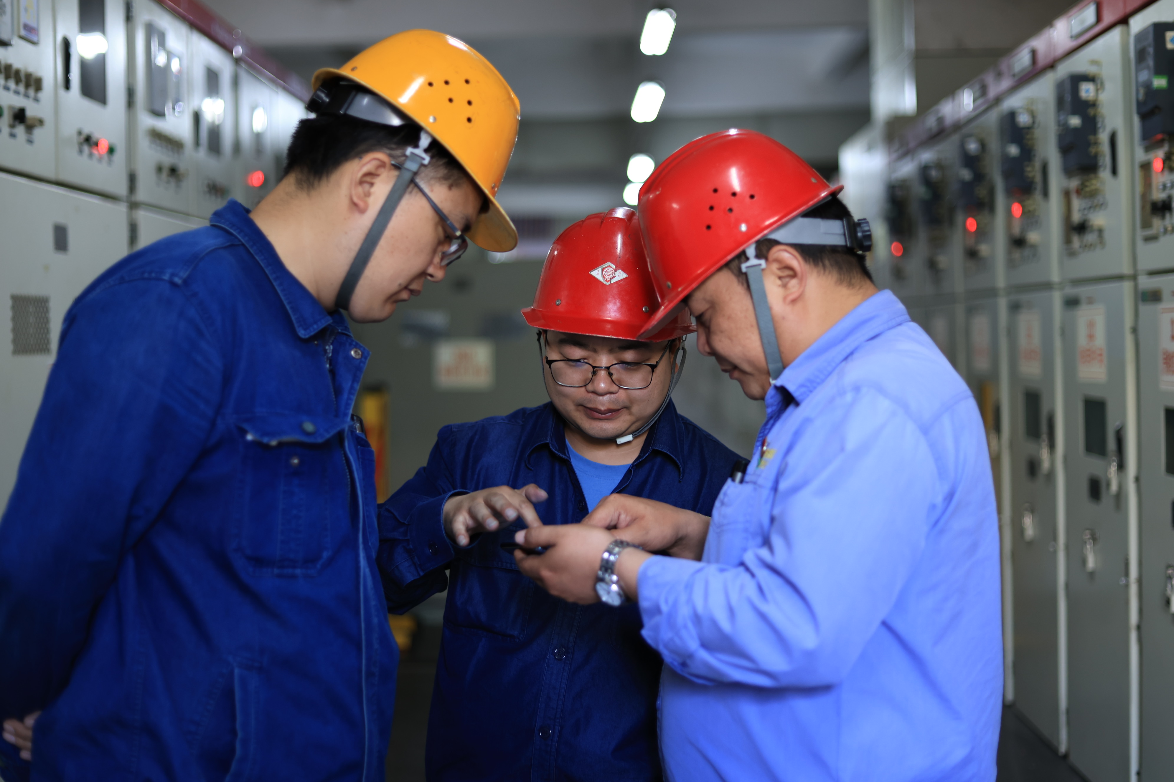 這支五四紅旗團(tuán)支部的“青春紀(jì)念冊”---記“全國鋼鐵行業(yè)五四紅旗團(tuán)支部”漢鋼公司動(dòng)力能源中心電氣團(tuán)支部