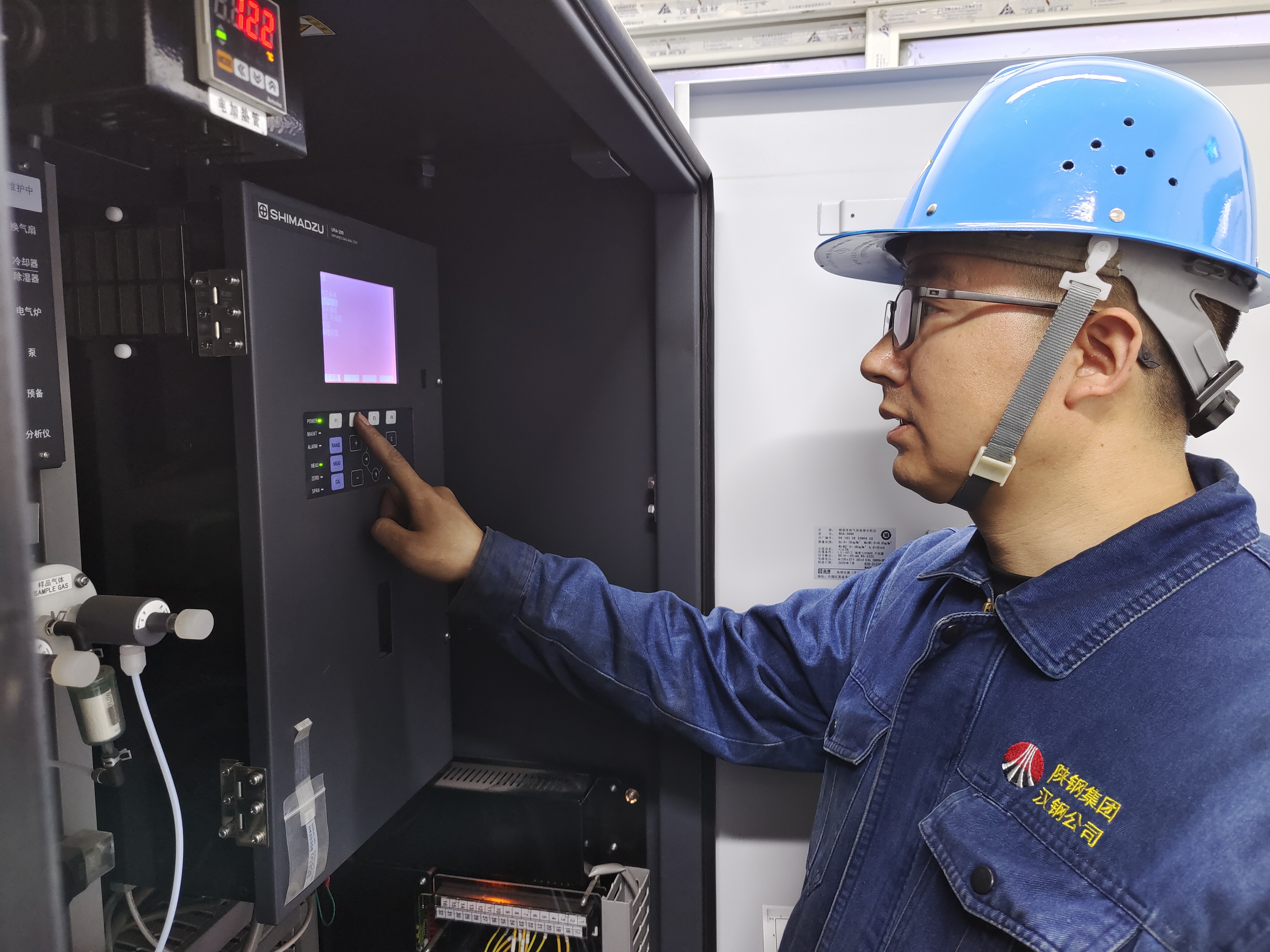 他，“輕裝”上陣“挑大梁”