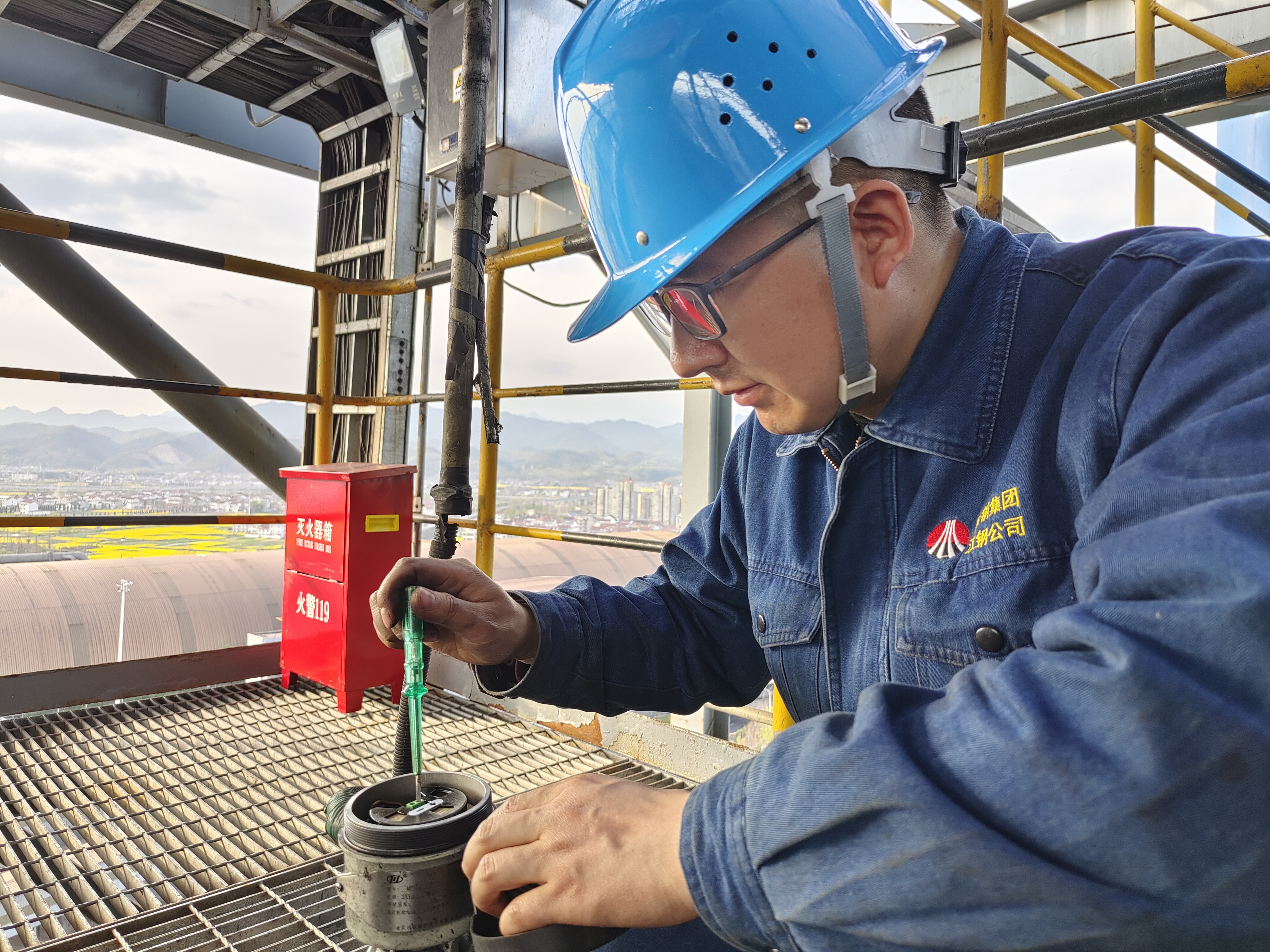 他，“輕裝”上陣“挑大梁”