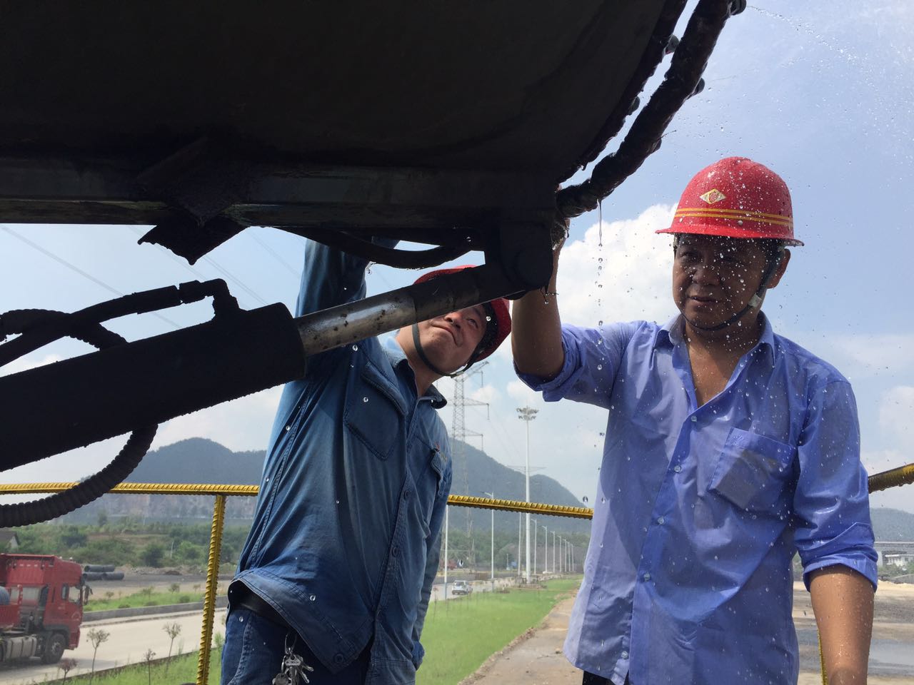 黨員做先鋒，全力擰緊 “安全閥”