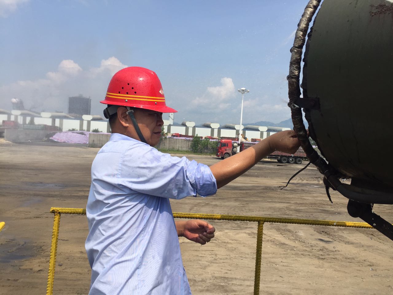 黨員做先鋒，全力擰緊 “安全閥”