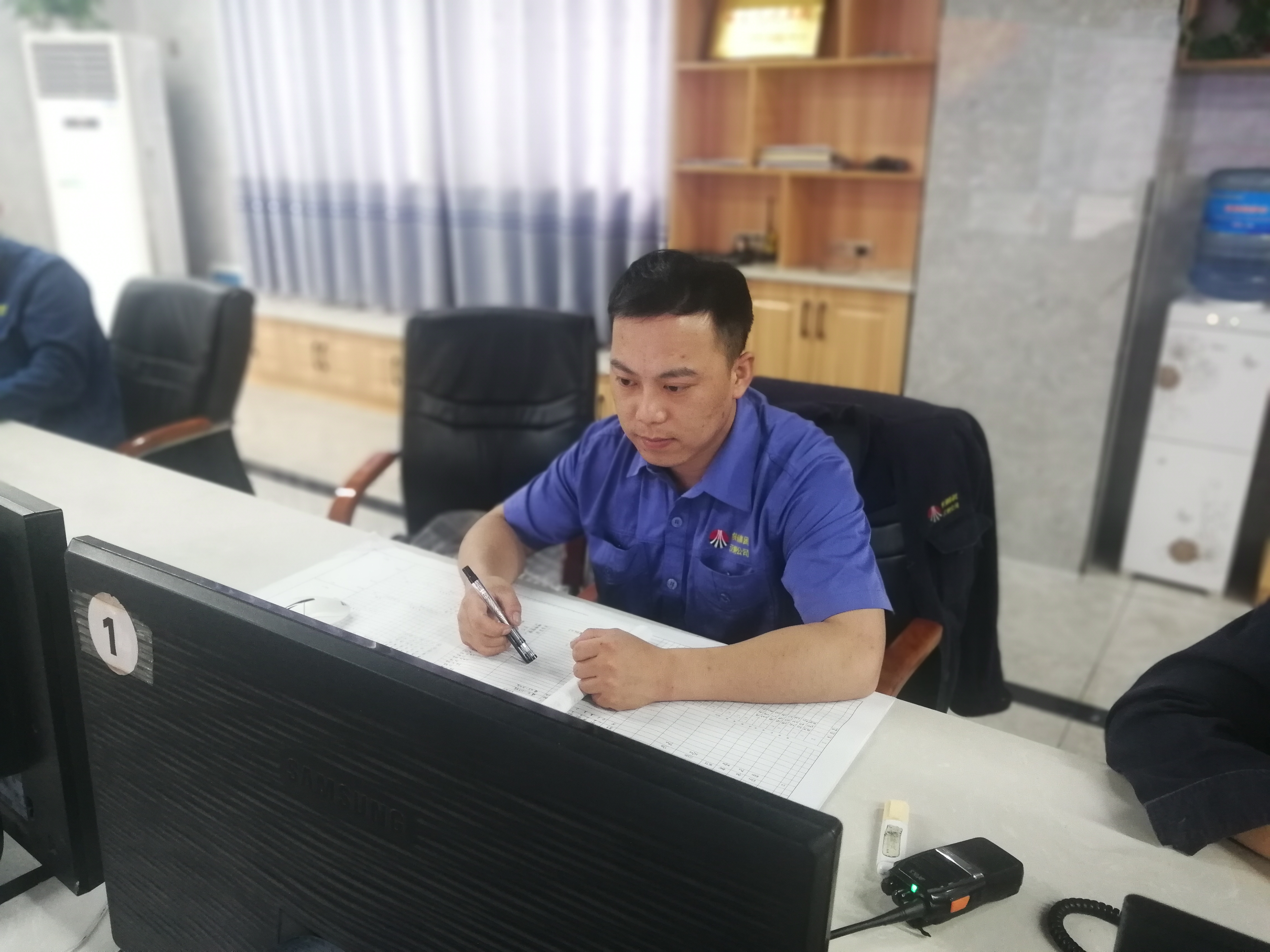 用奮斗譜寫青春華章