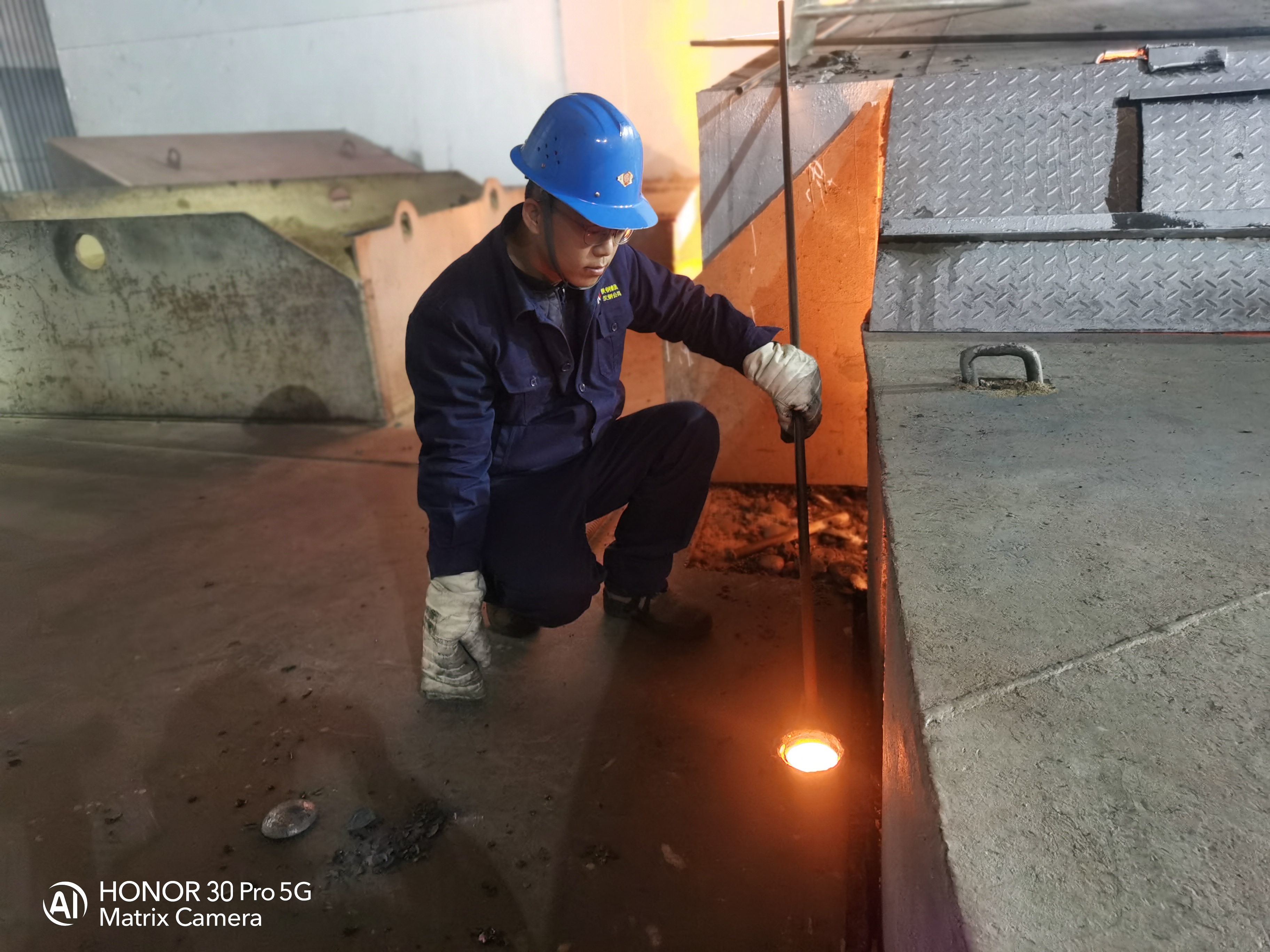 用奮斗譜寫青春華章