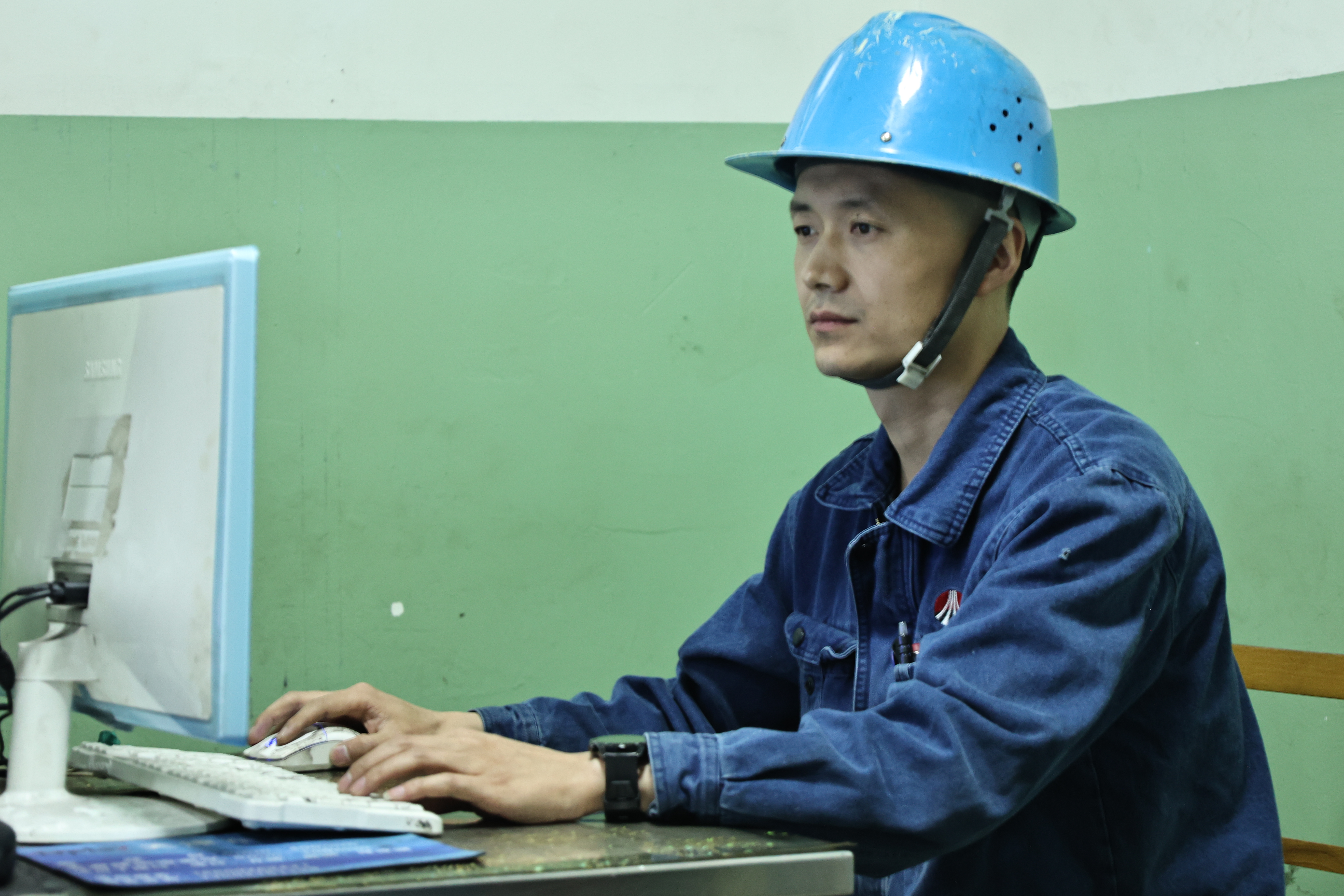 匠心成就夢想  實(shí)干書寫不凡——記第九屆“陜鋼杯”技術(shù)狀元李方寧