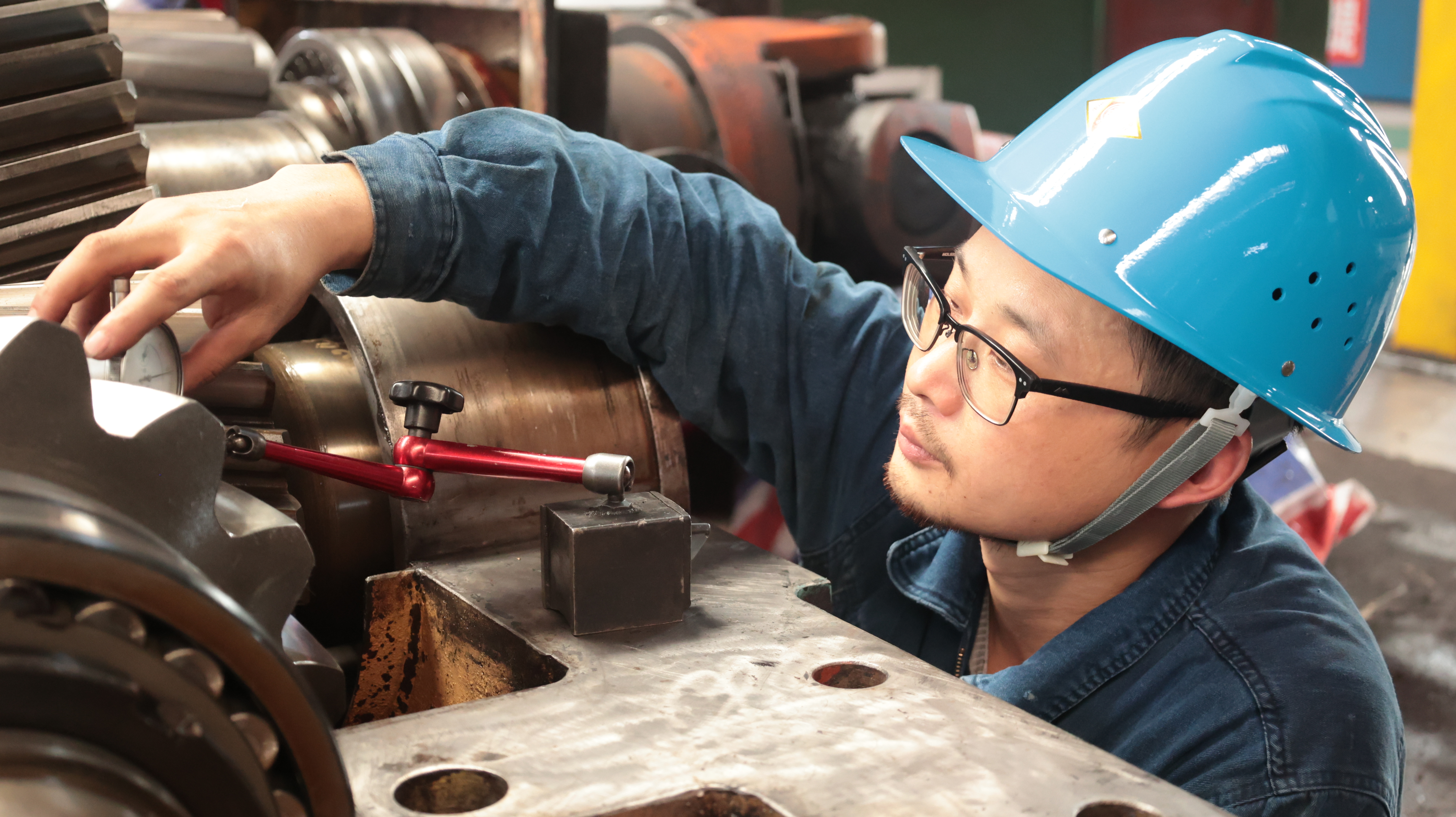 砥礪“鉗”行  青春在這里綻放光彩 ——記第六屆陜西省國有企業(yè)職工技能大賽鉗工第三名獲得者朱卯