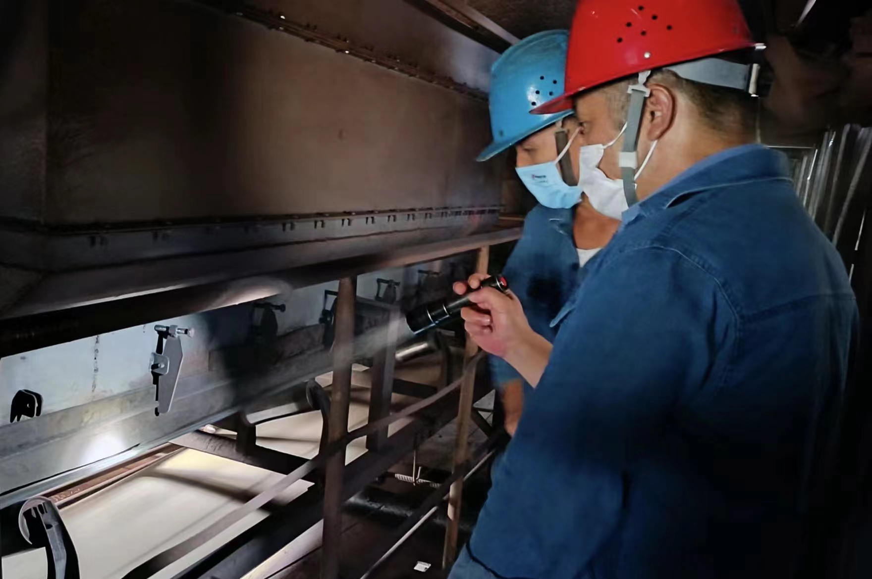 變“坐等來(lái)訪”為“主動(dòng)入崗”