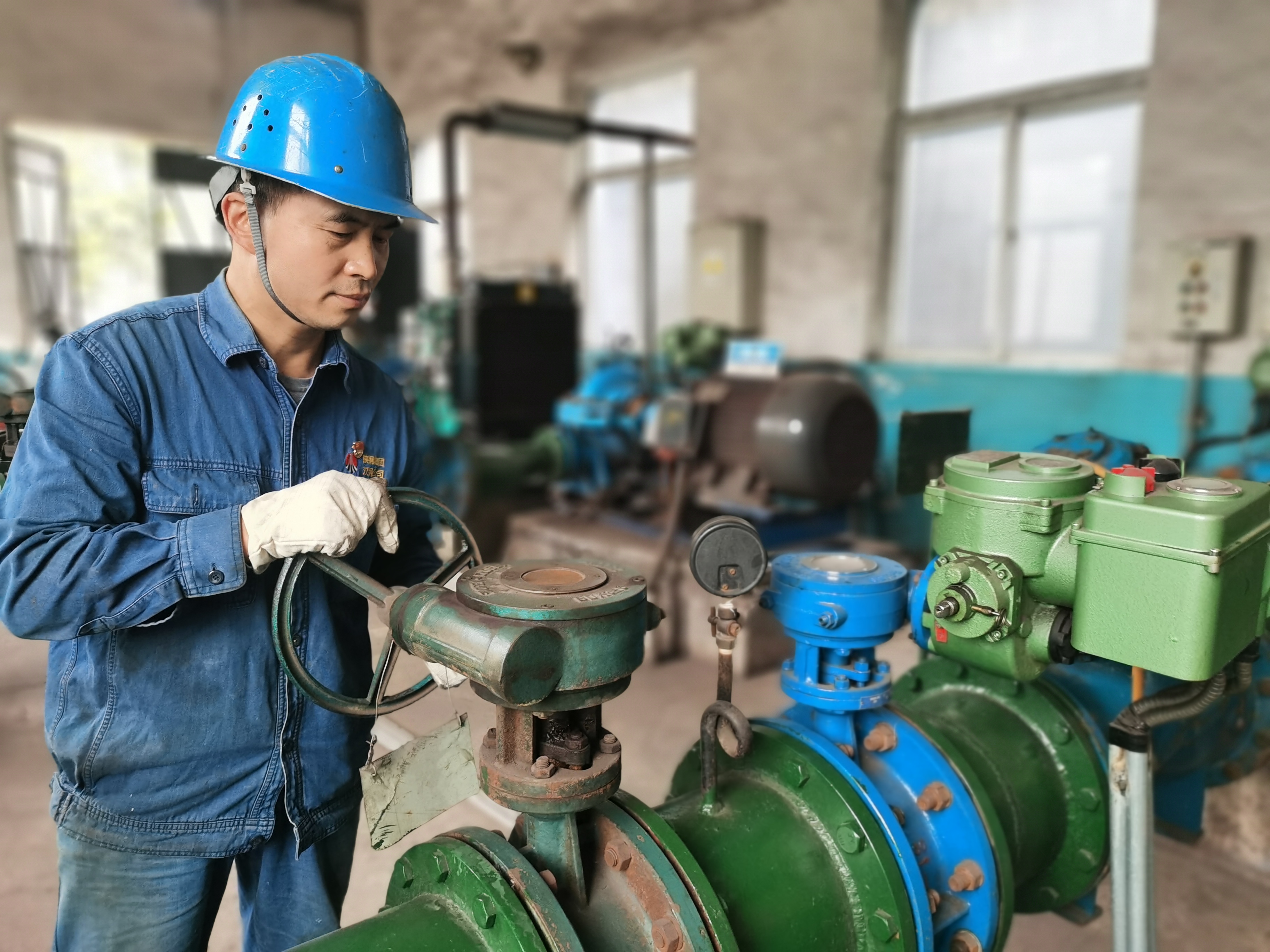 秋意漸濃，他們用行動齊繪奮進圖