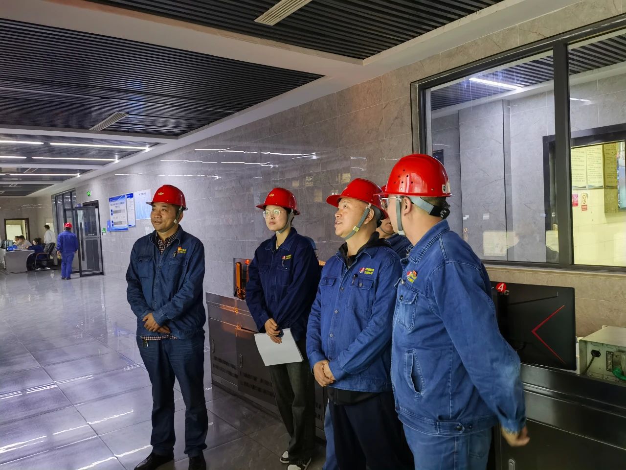 謝巍帶隊開展節(jié)中安全檢查