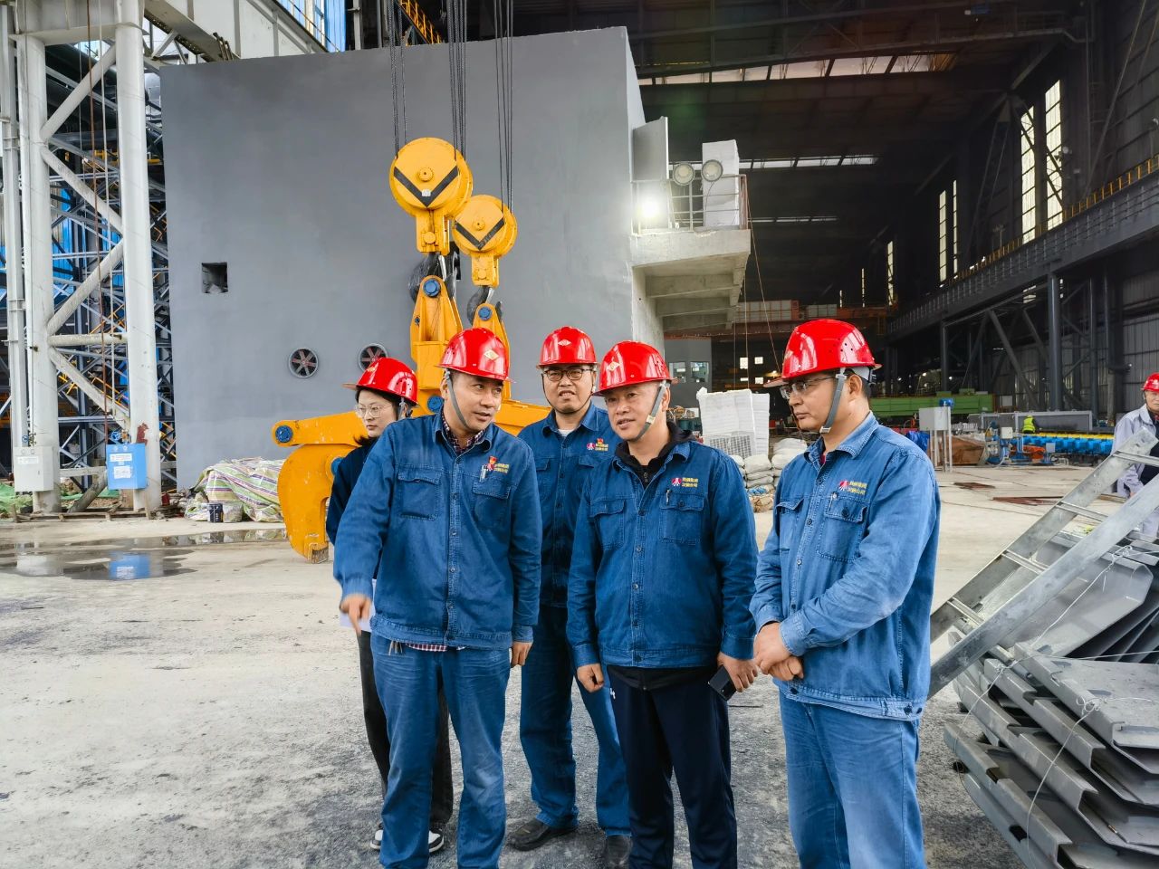 謝巍帶隊開展節(jié)中安全檢查