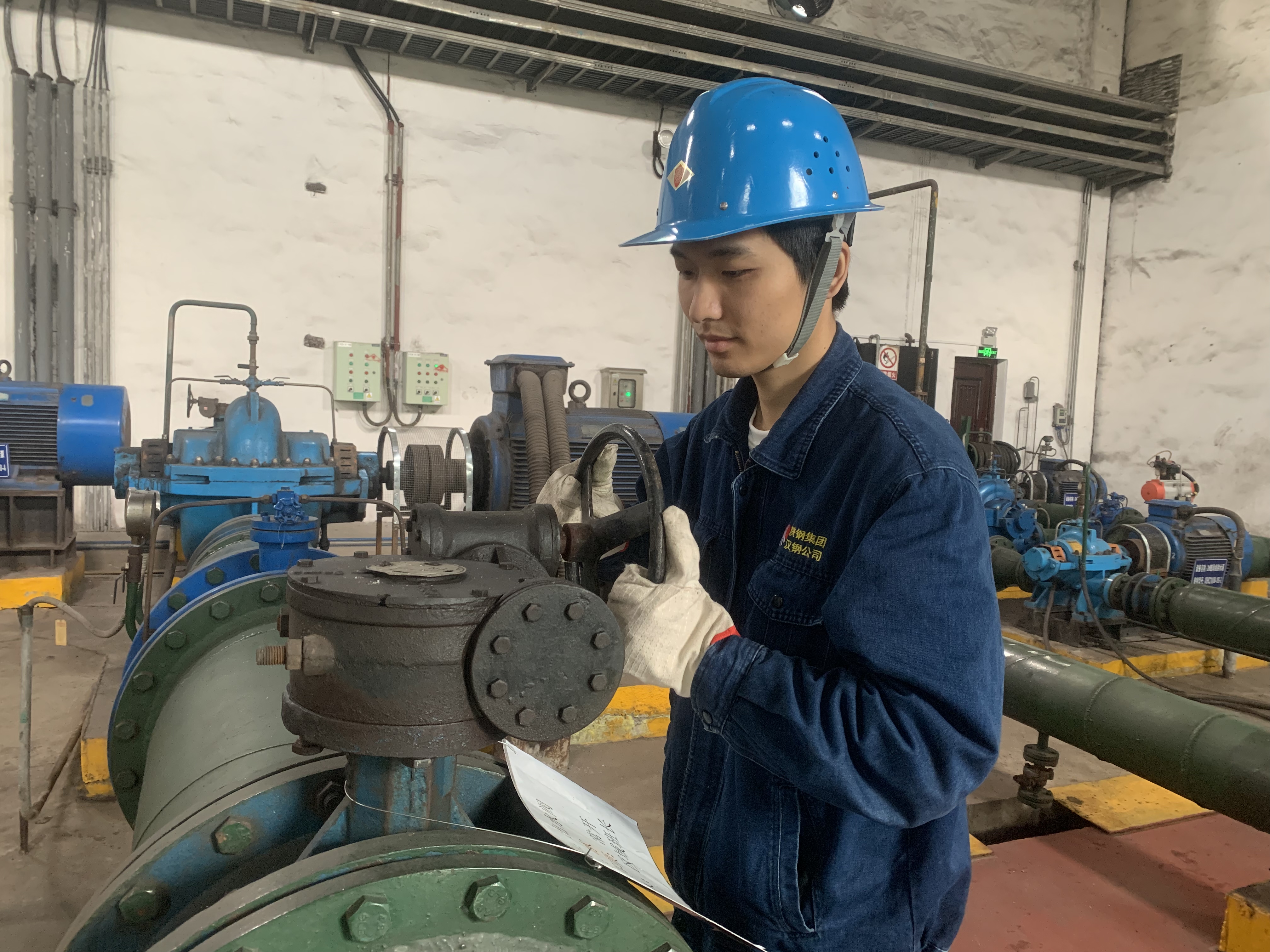 看，生產(chǎn)一線的“青年聯(lián)盟”