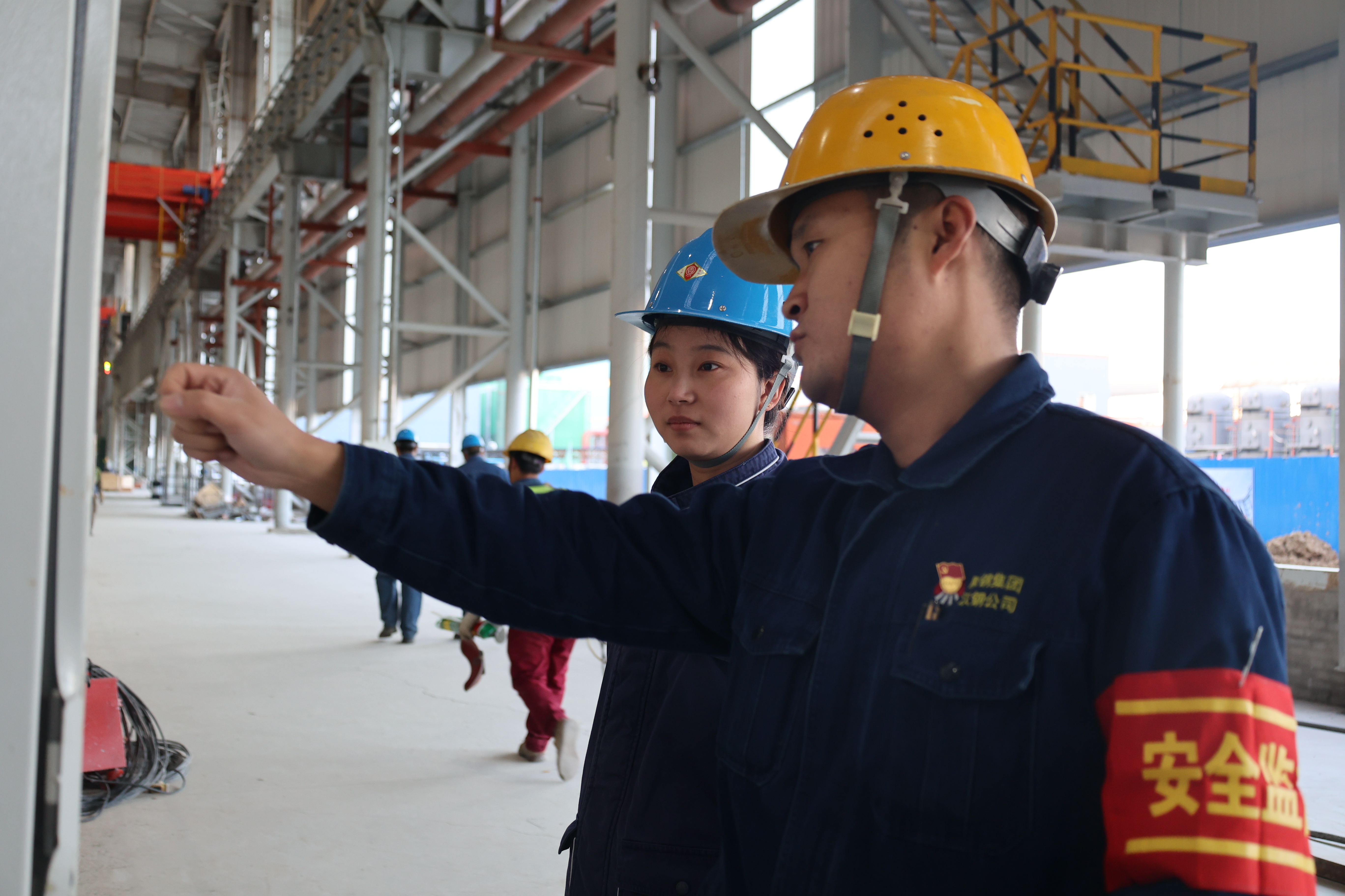 紅袖章繪就項(xiàng)目建設(shè)“安全色”