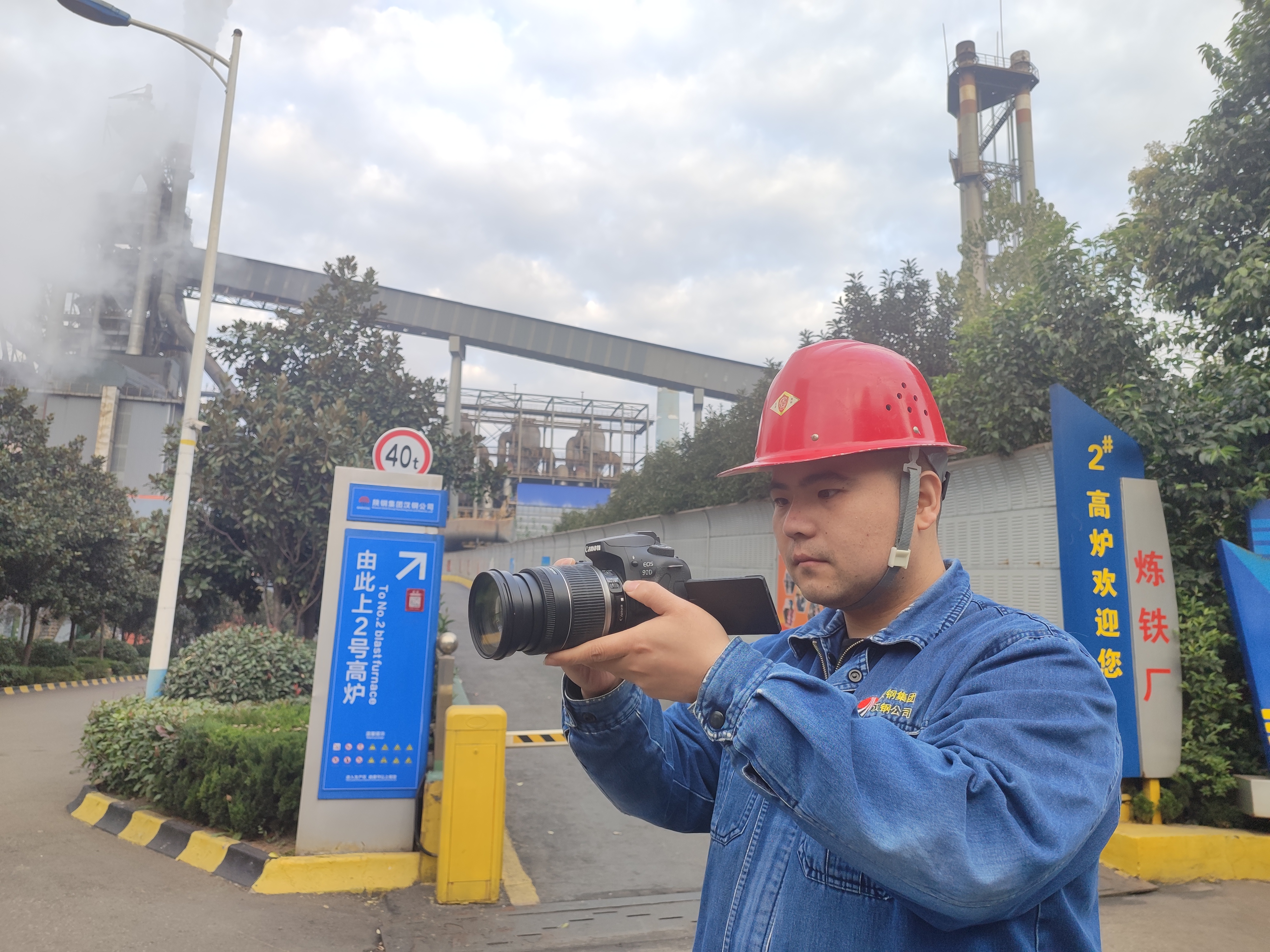 用奮斗之“筆”書寫青春“畫卷”