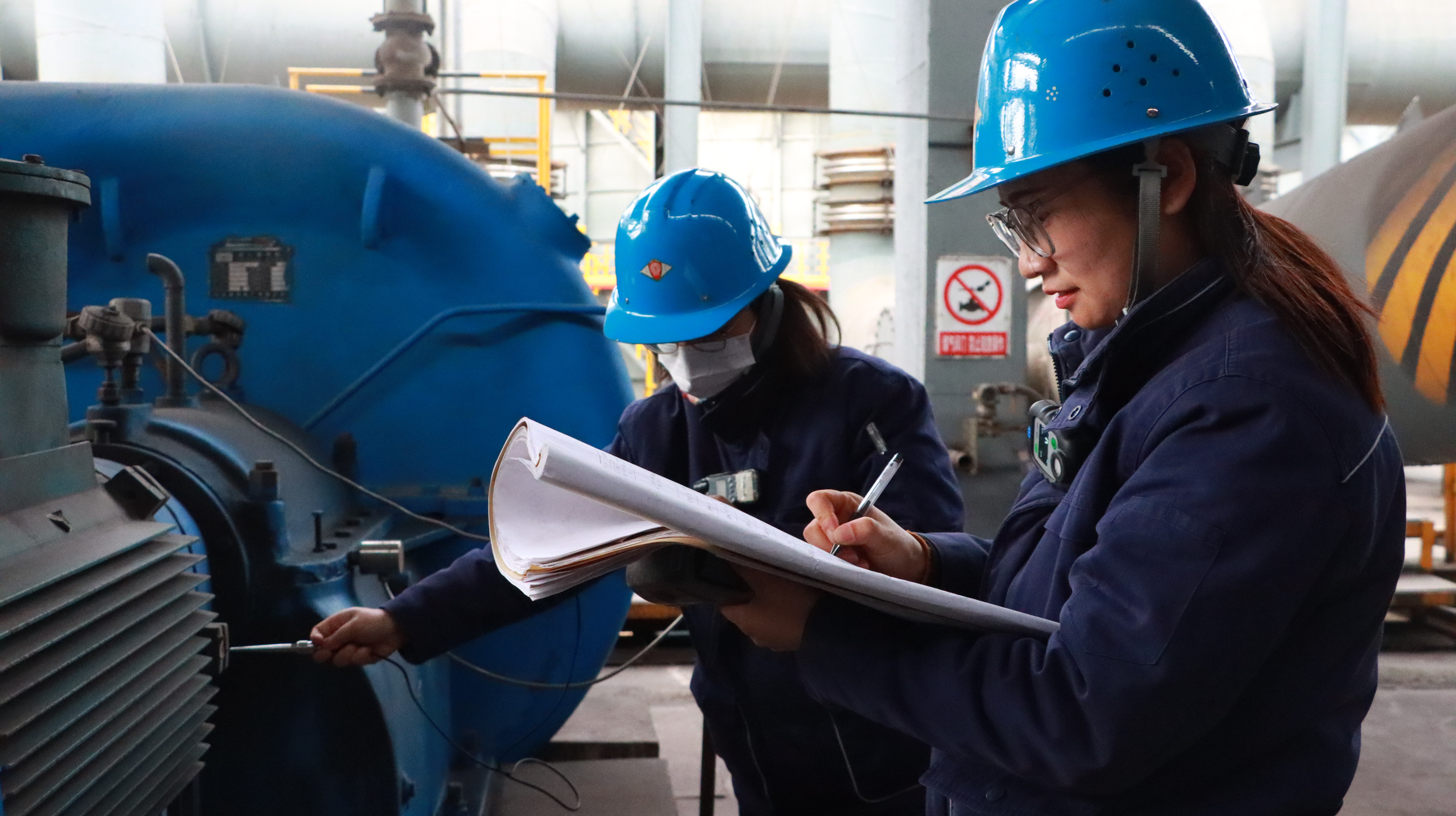 “冷”風(fēng)中的“暖”身影 ---寒潮下的鋼城一線見聞