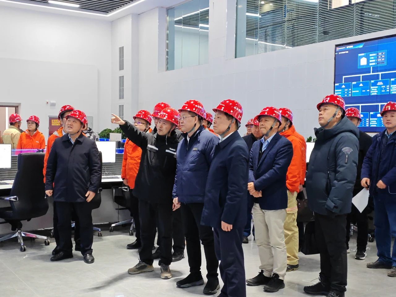 中冶賽迪集團(tuán)有限公司黨委書記、董事長肖學(xué)文一行到漢鋼公司座談交流
