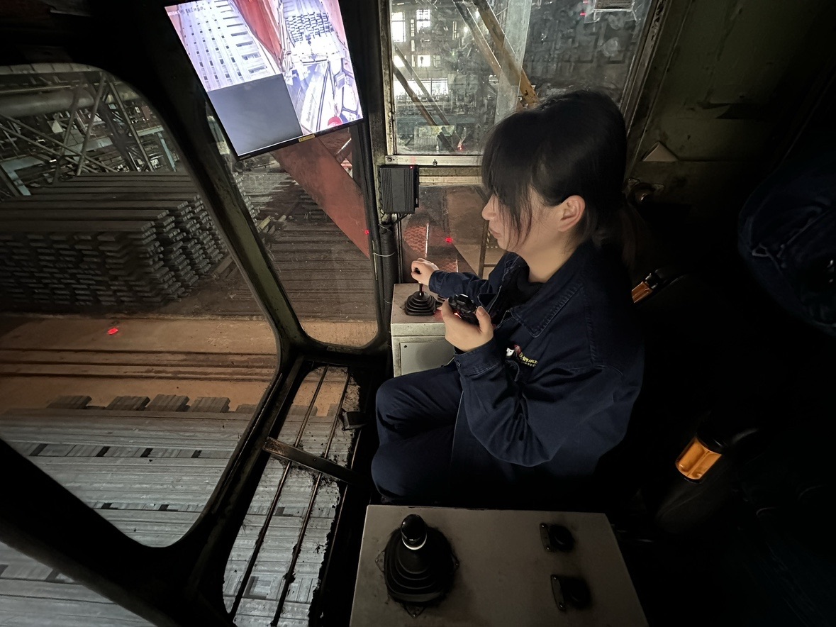 她、他、他們  是漢鋼的“高空舞者”