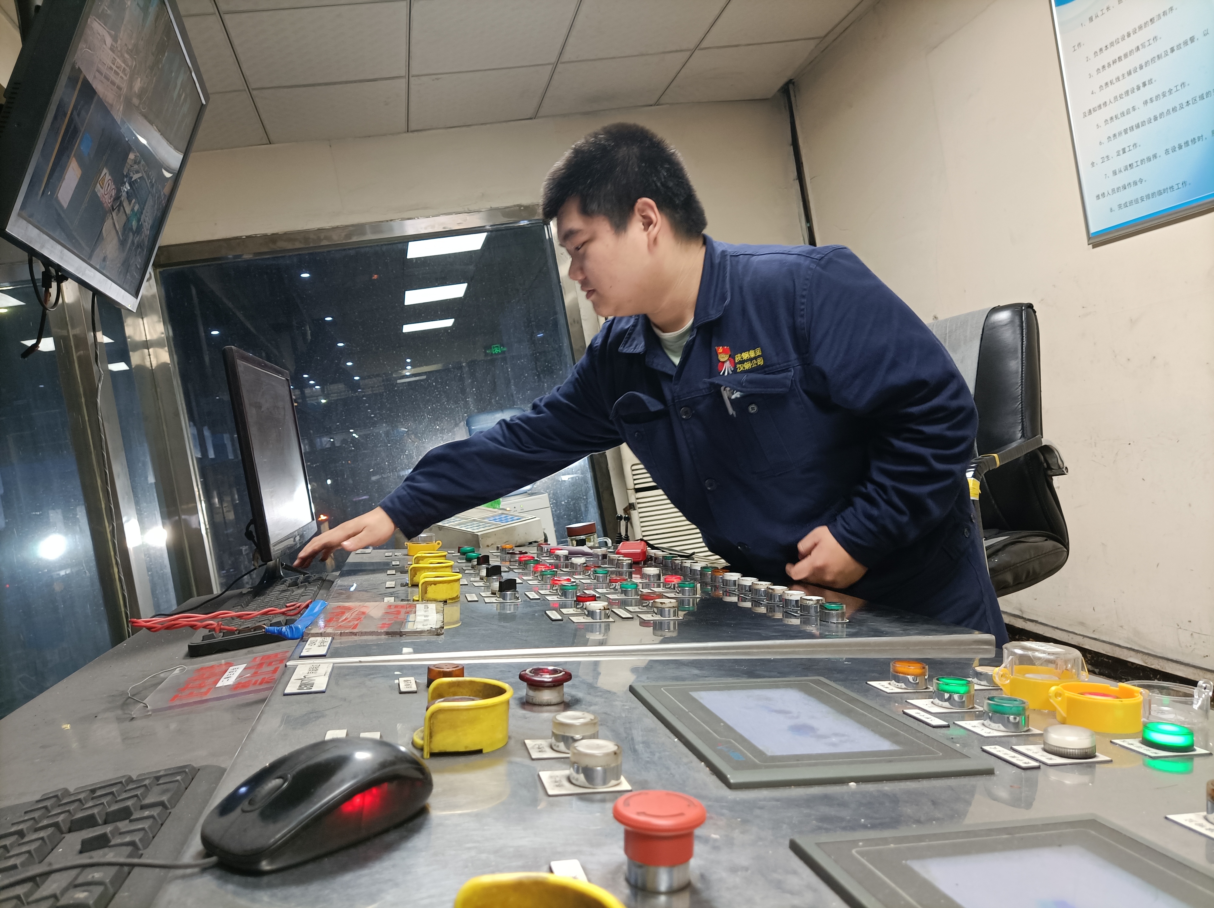 致敬  寒冬中逆行的“小人物”