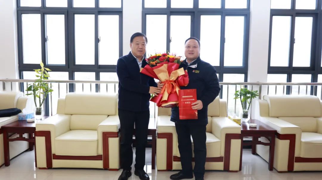 漢中市工信局黨組書記、局長(zhǎng)李建強(qiáng)到公司開展走訪慰問活動(dòng)