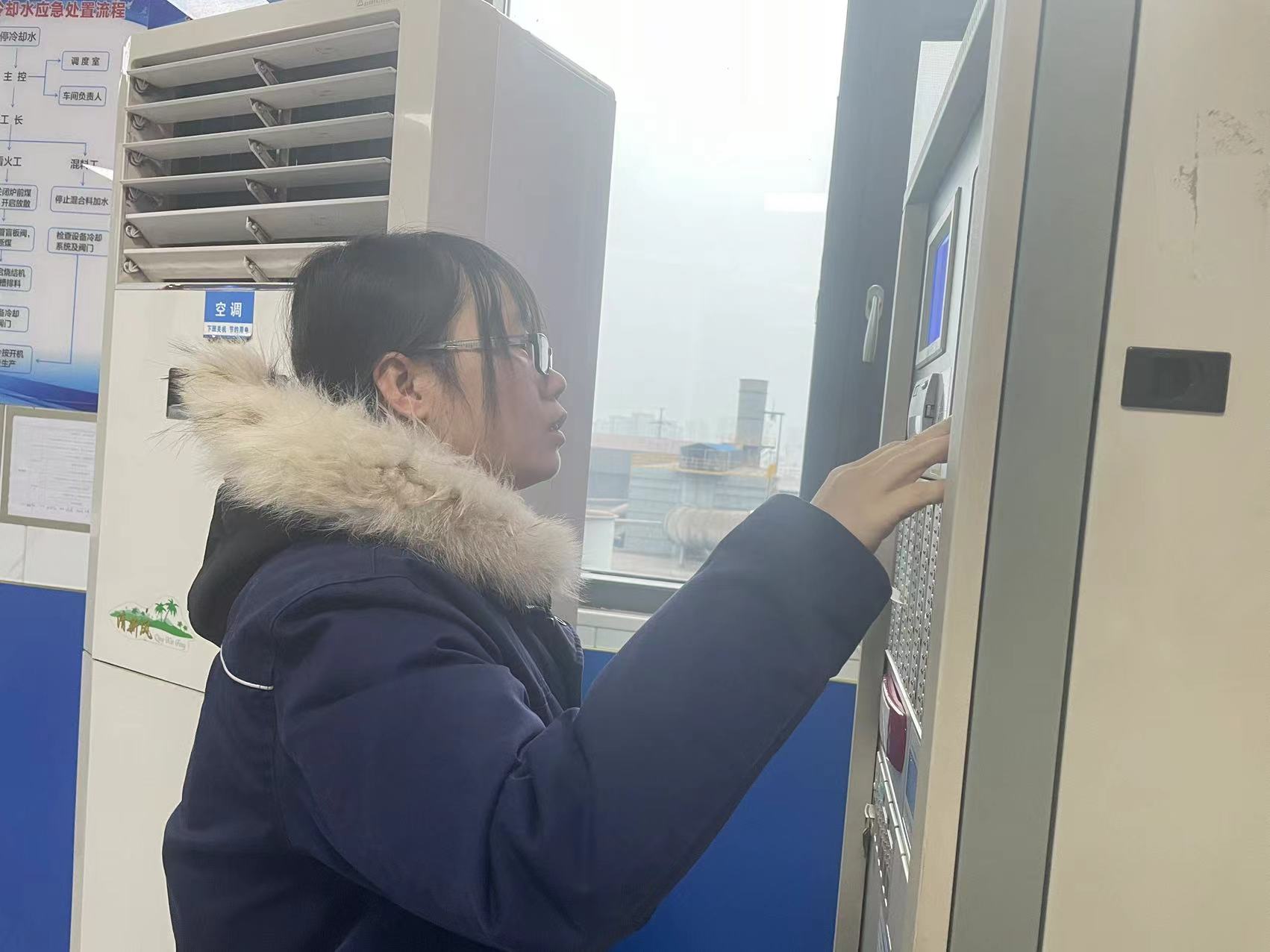 崗位上，臘梅花開香正濃