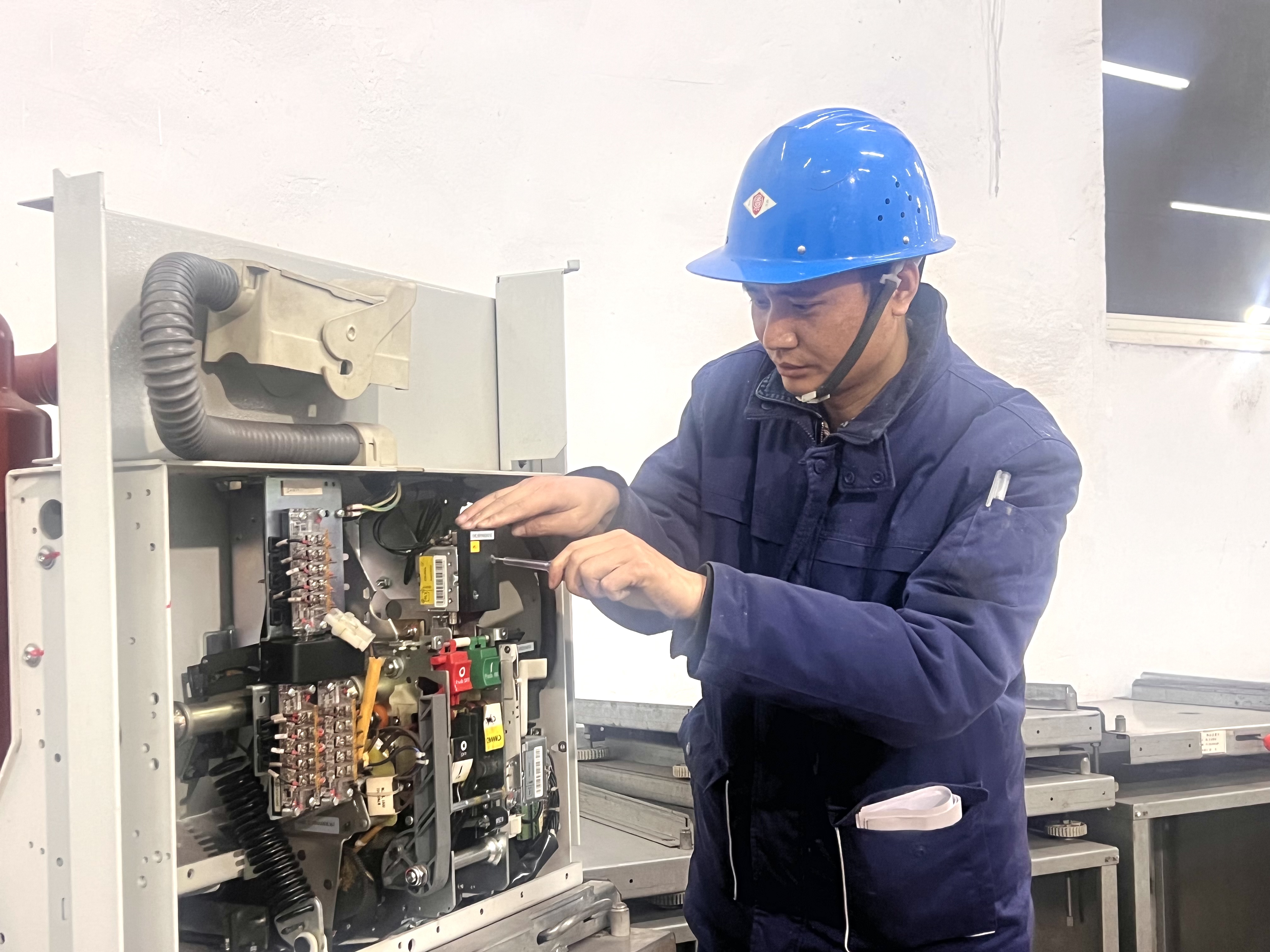 讓“熱辣滾燙”的青春綻放在鋼城一線