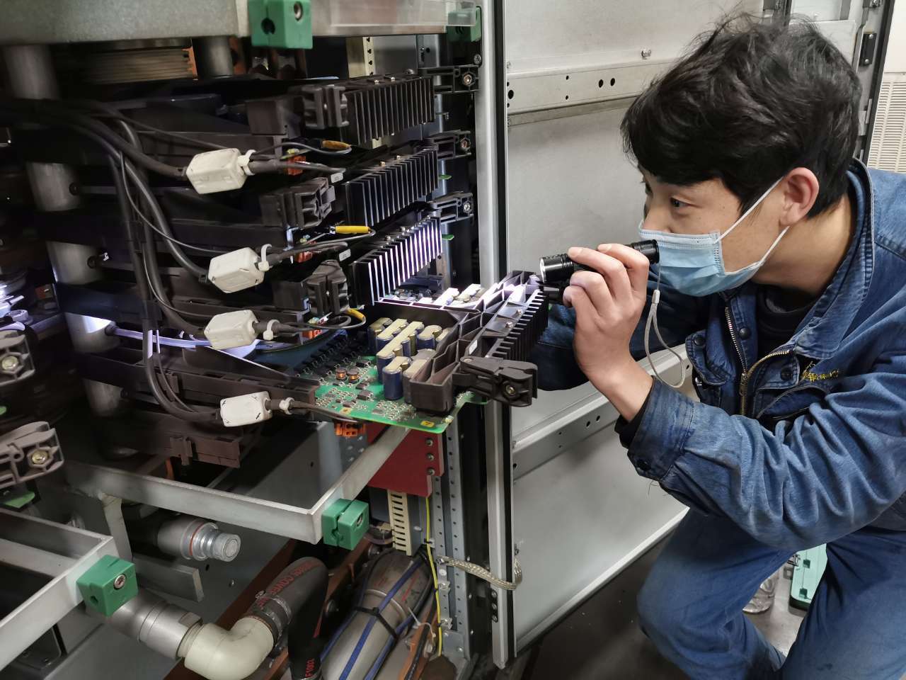 一個(gè)個(gè)數(shù)字“踩”出春天里動(dòng)人的節(jié)拍