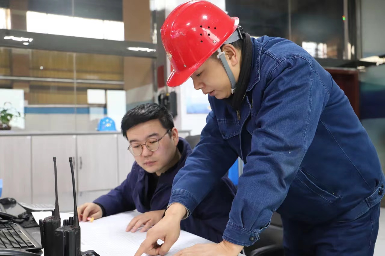 暖意至，萬物生 鋼城工人“春耕”忙