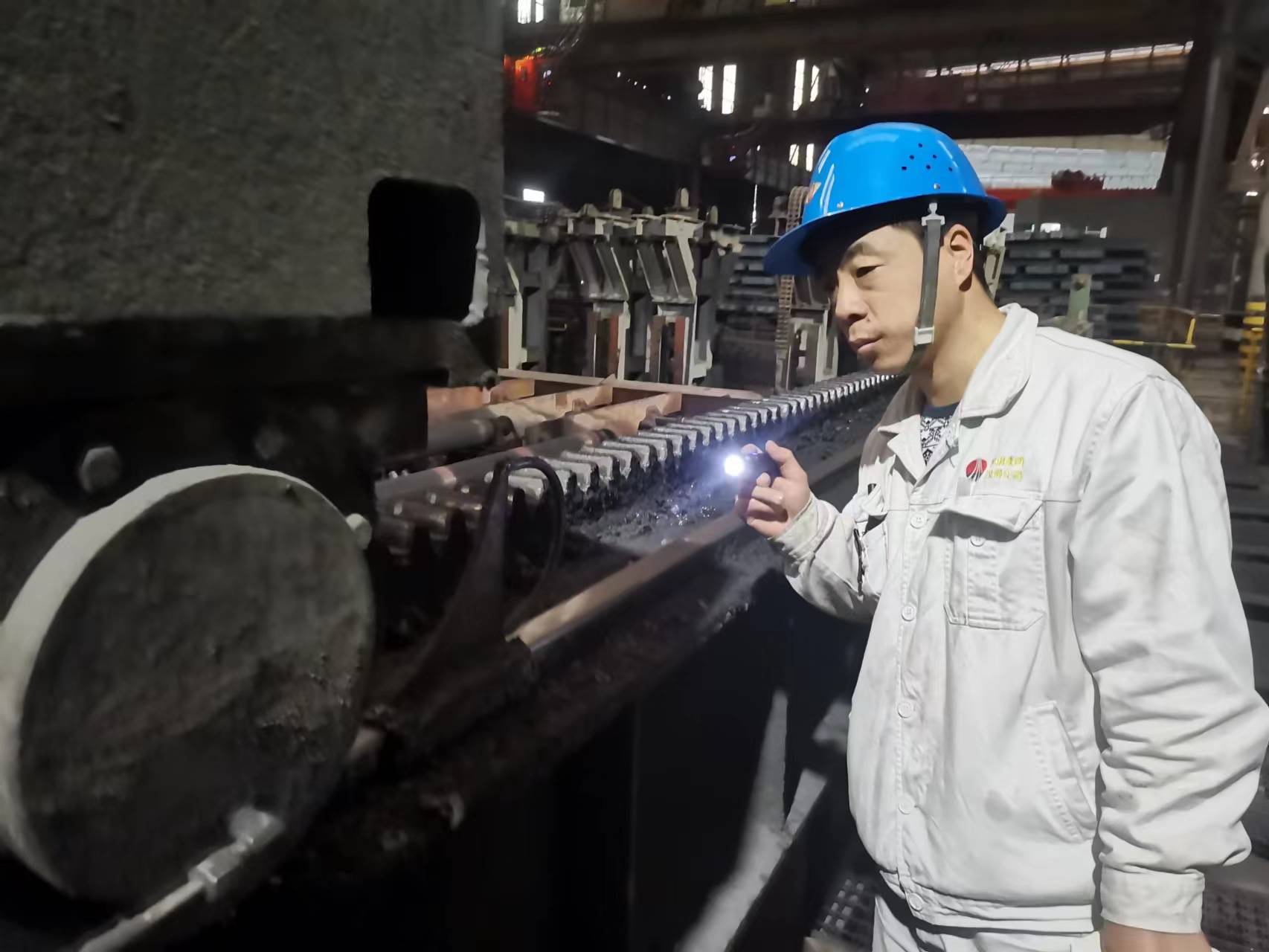 能打“硬仗”，我做“標(biāo)兵”