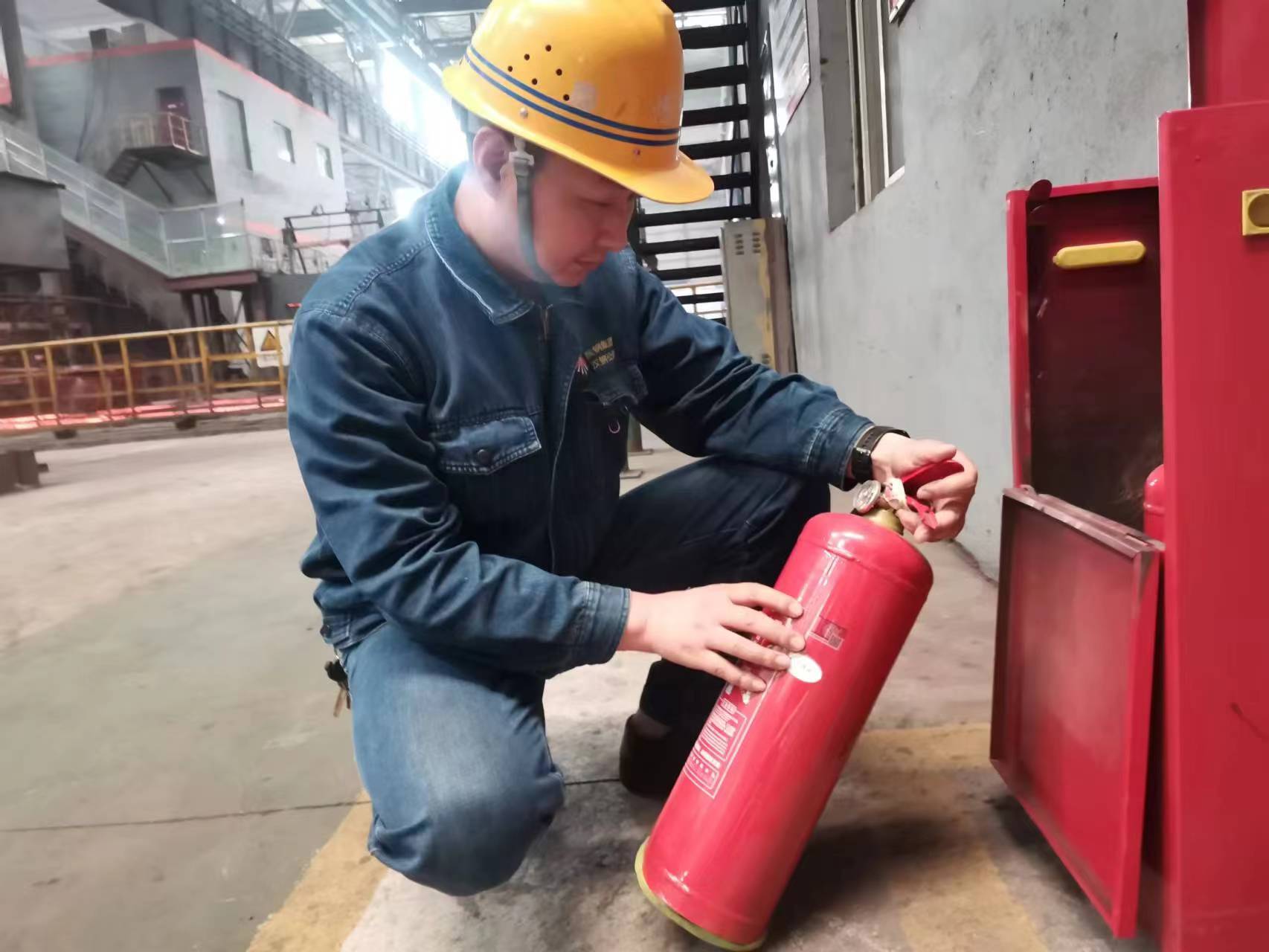 能打“硬仗”，我做“標(biāo)兵”