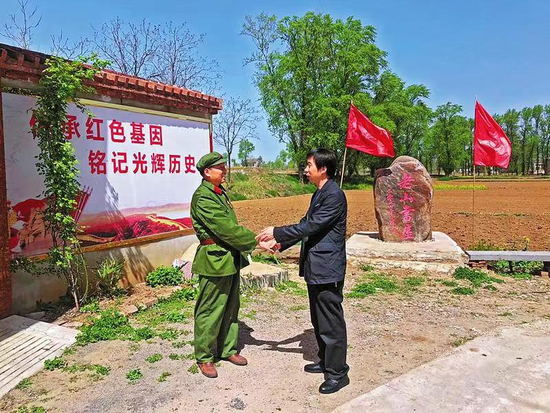 不平凡的人和“老山書屋”