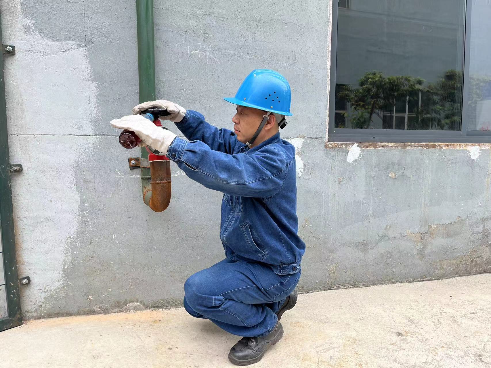 不懼“烤”驗！他們用汗水詮釋擔(dān)當(dāng)  →