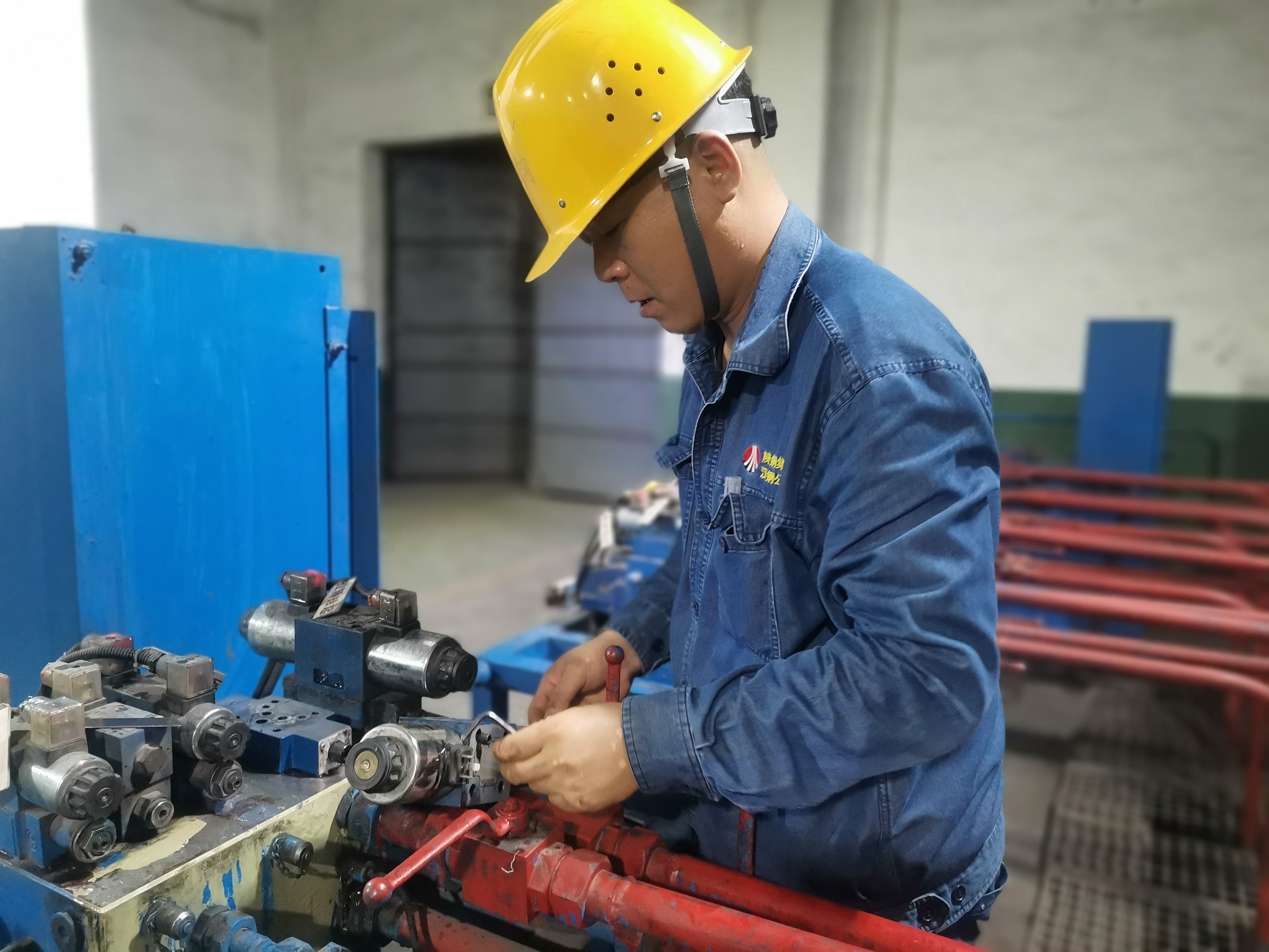 這里，有一位維修“達(dá)人”