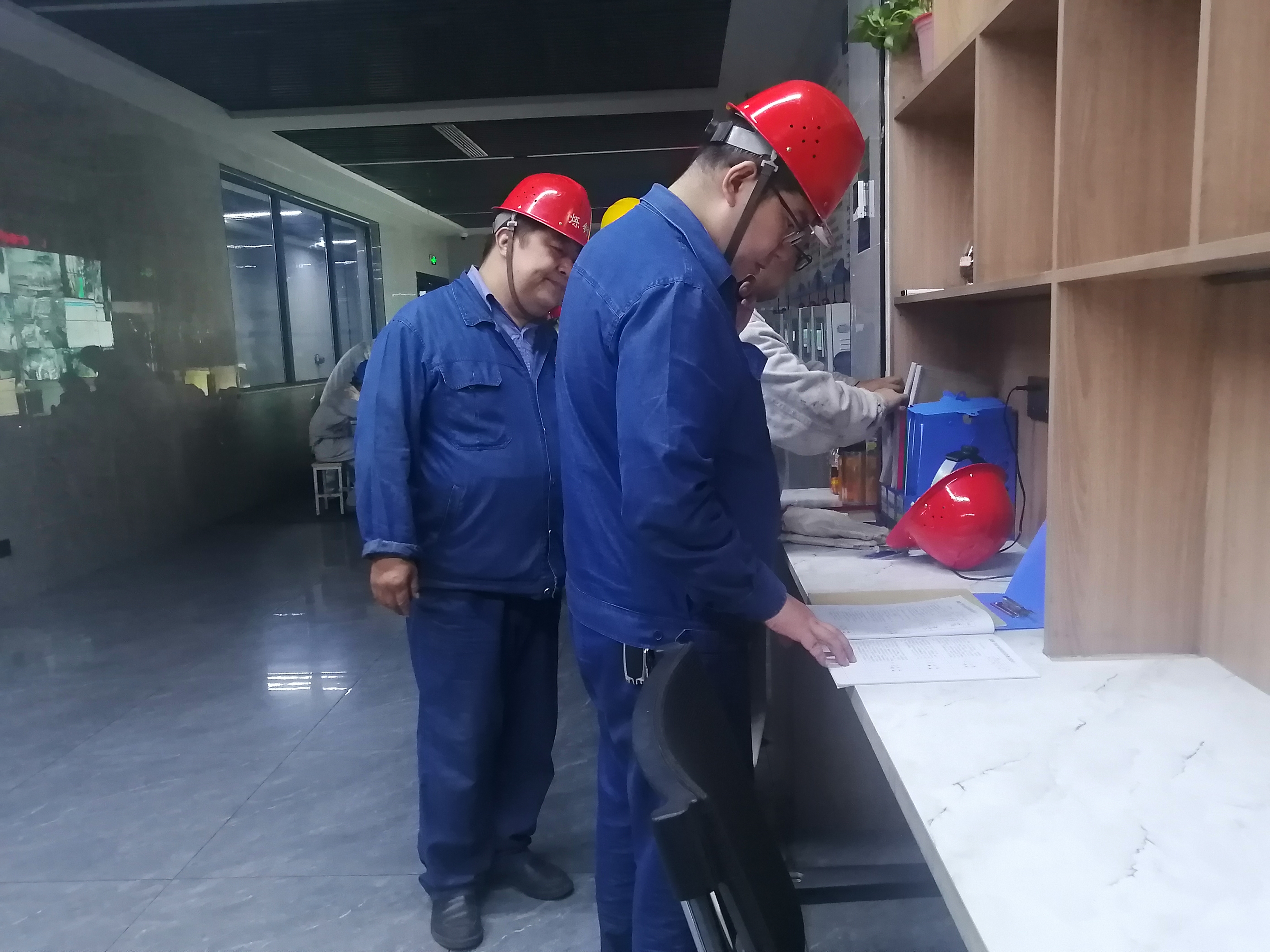 “三措并舉”擰緊安全“螺絲帽”