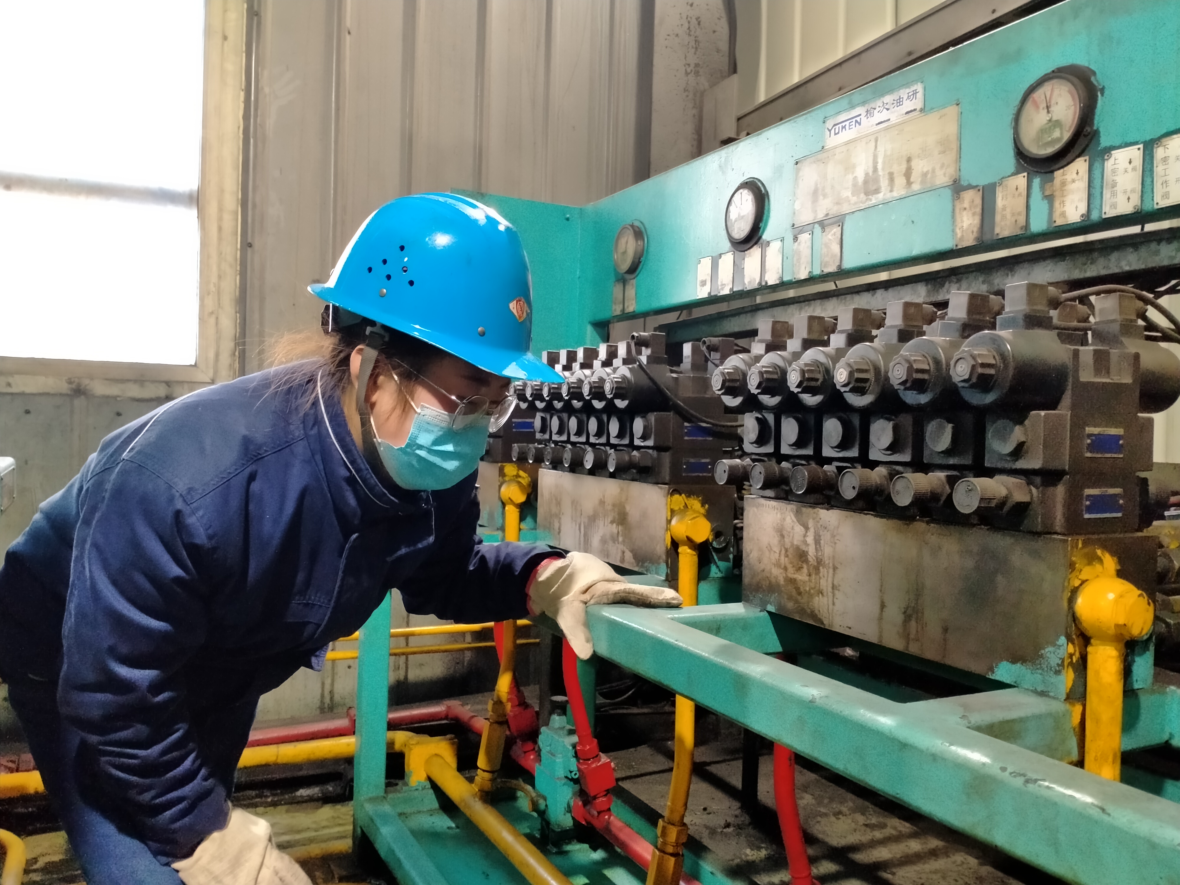 鋼城鐵娘子，巾幗有擔(dān)當(dāng)