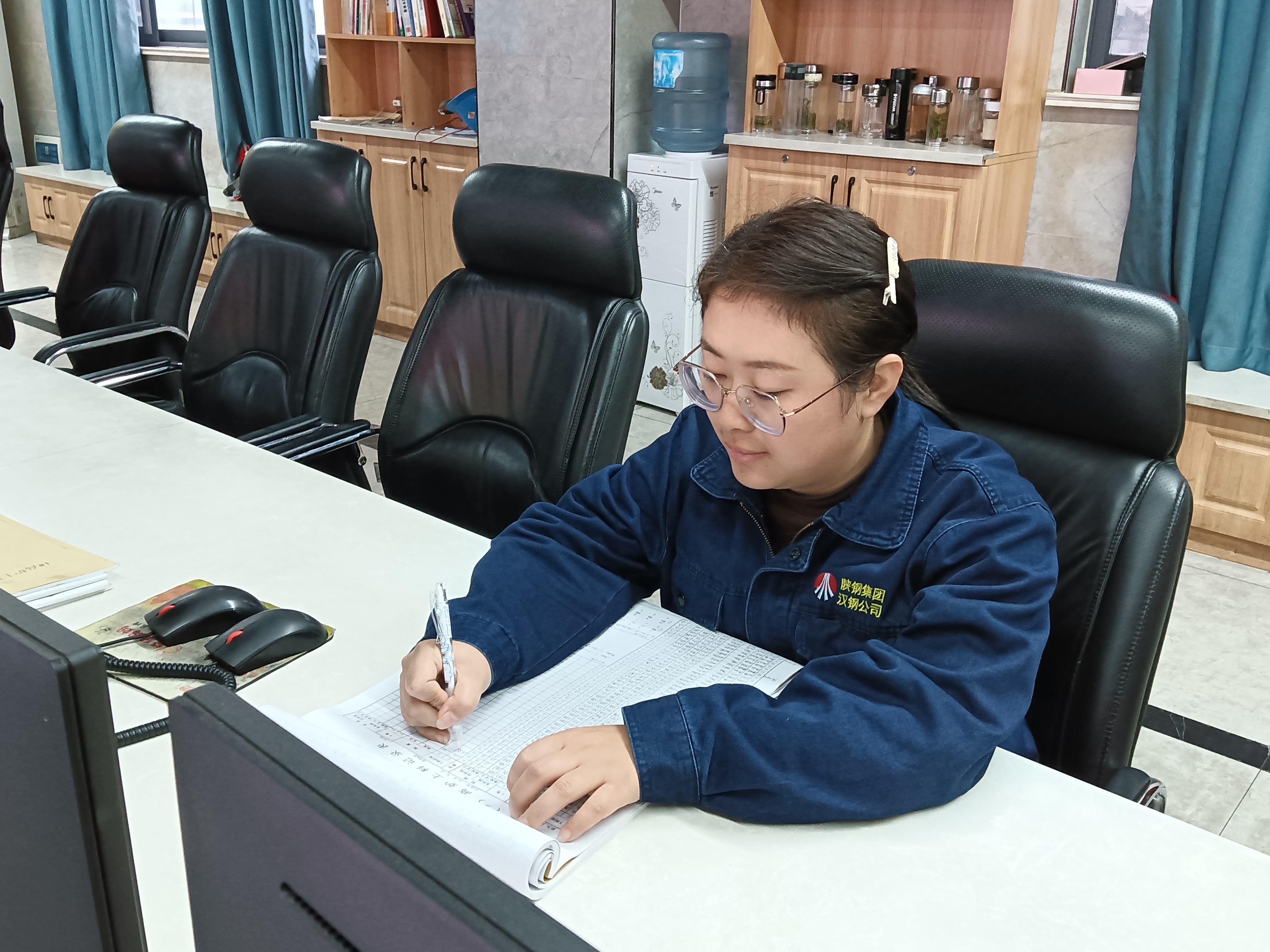 鋼城鐵娘子，巾幗有擔(dān)當(dāng)