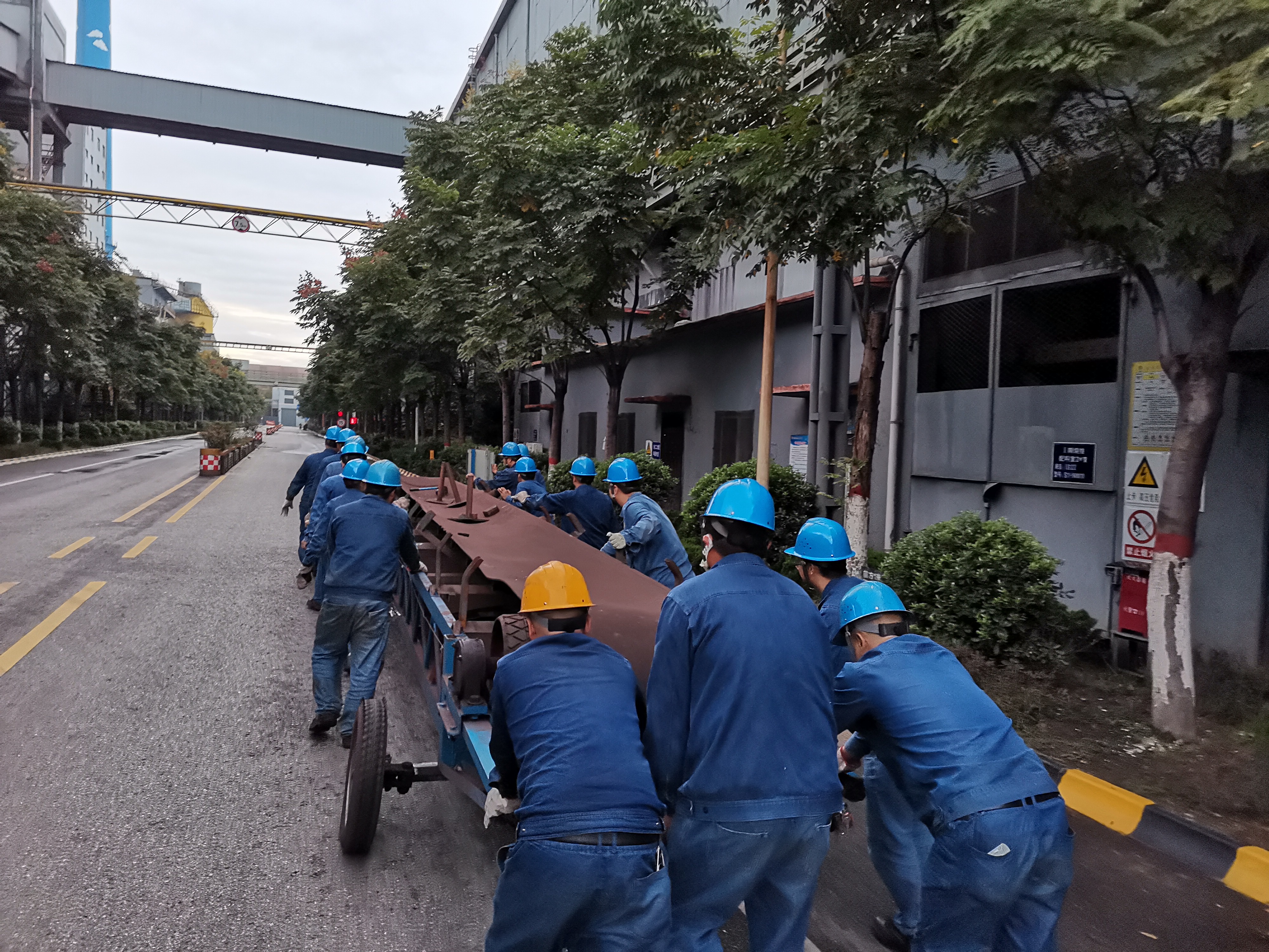 冬日漢鋼勁，火熱情懷濃