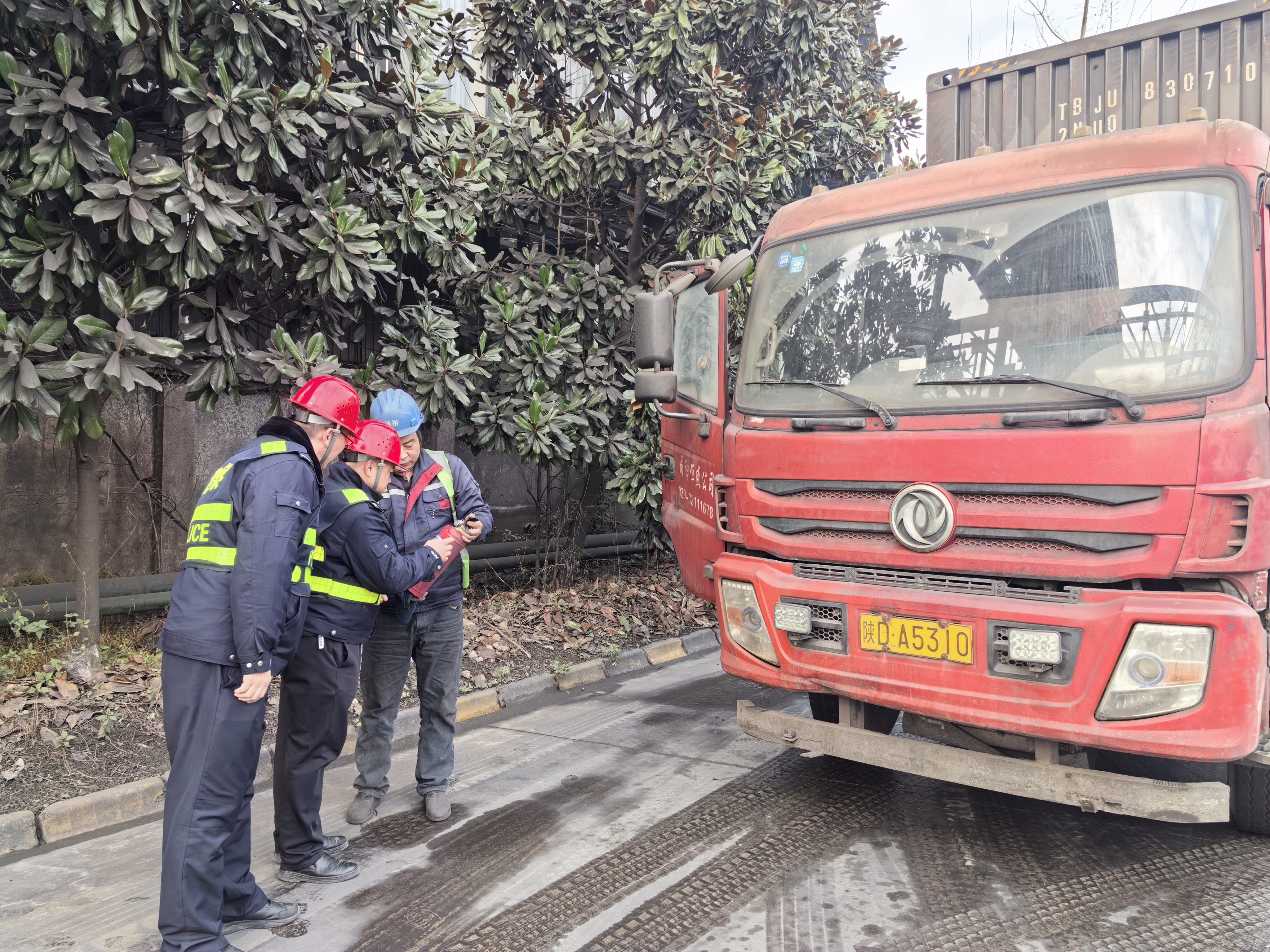 “三點(diǎn)并進(jìn)”全力打好年末交通安全收官之戰(zhàn)