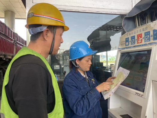 來(lái)，一起聆聽(tīng)冬天里鋼鐵人的故事