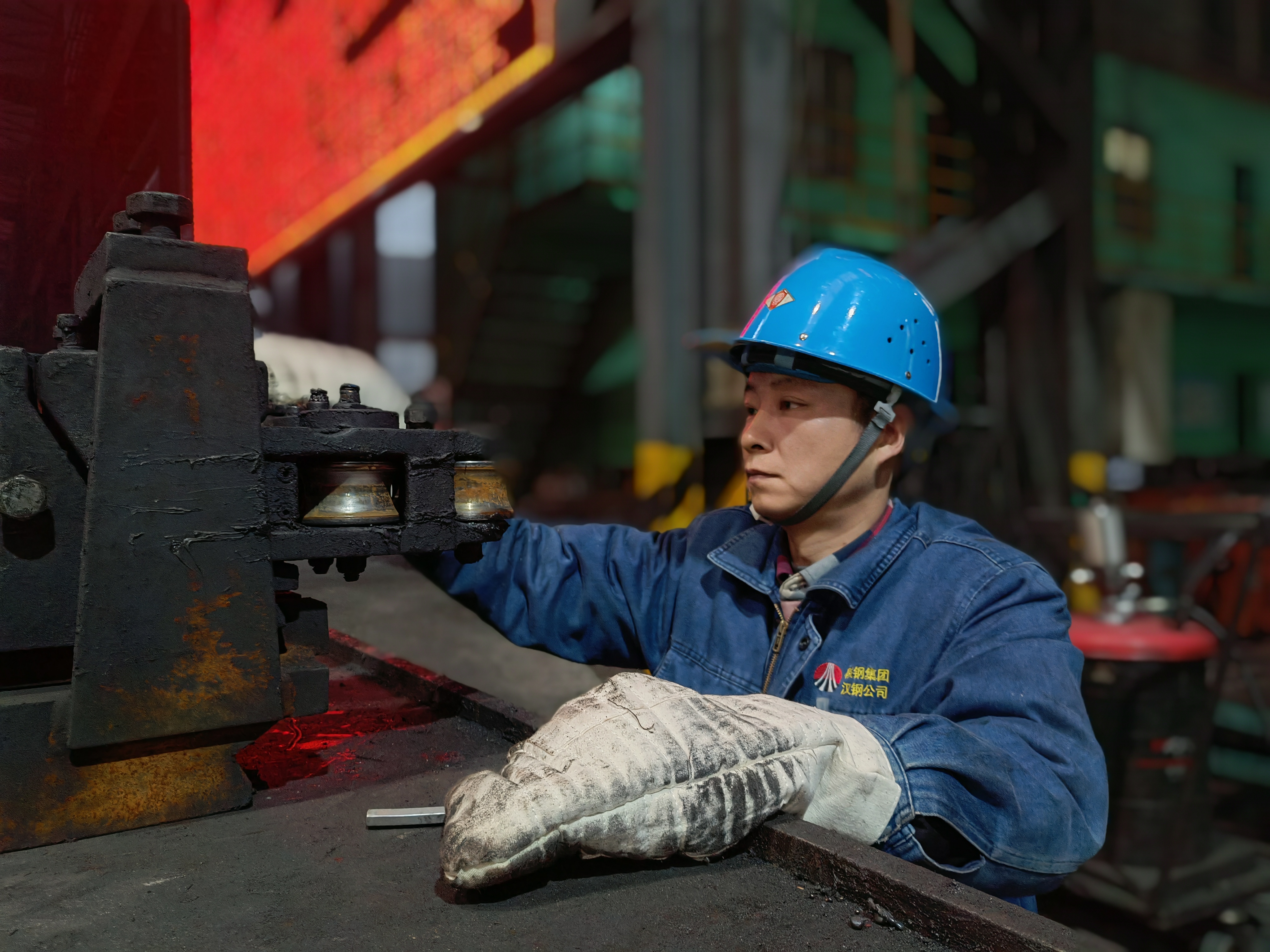 春節(jié)里的“紅、黃、藍”  不一樣的擔當