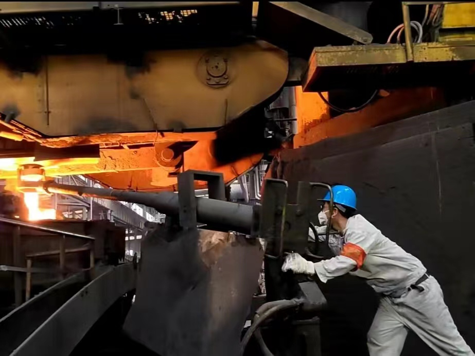 向新而生  看煉鋼人的奮進(jìn)“速描”