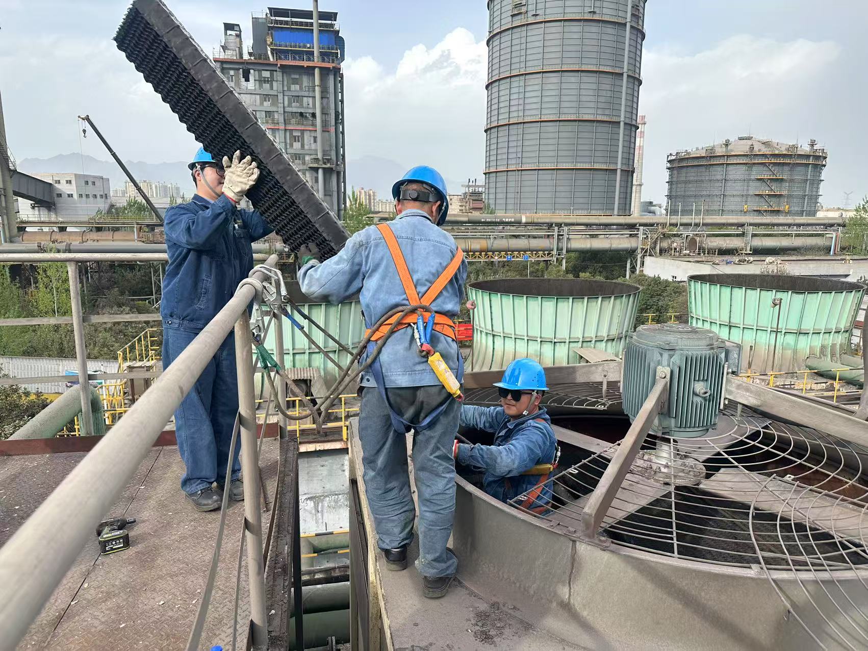 以奮斗，頌春天！定格鋼城人拼搏時刻