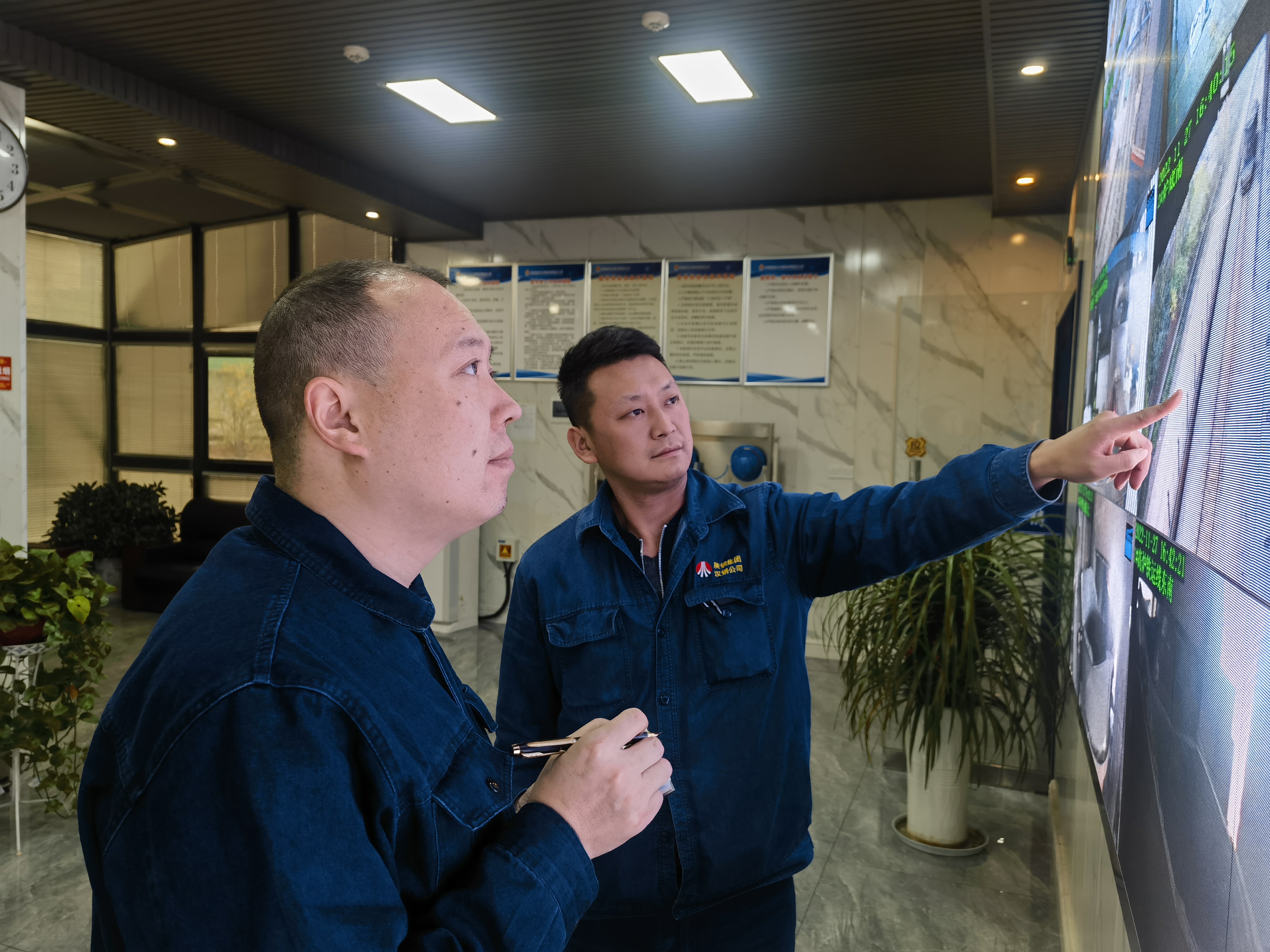 鋼軌淬煉里的五一贊歌