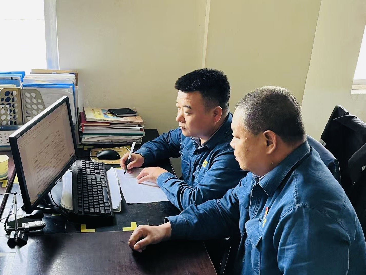 逐夢三十載，實干鑄就勞模章——記陜鋼集團2023-2024年度勞動模范段玉宏