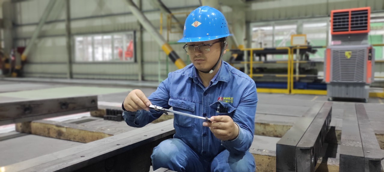 張強：鋼鐵洪流中的“毫米舞者”