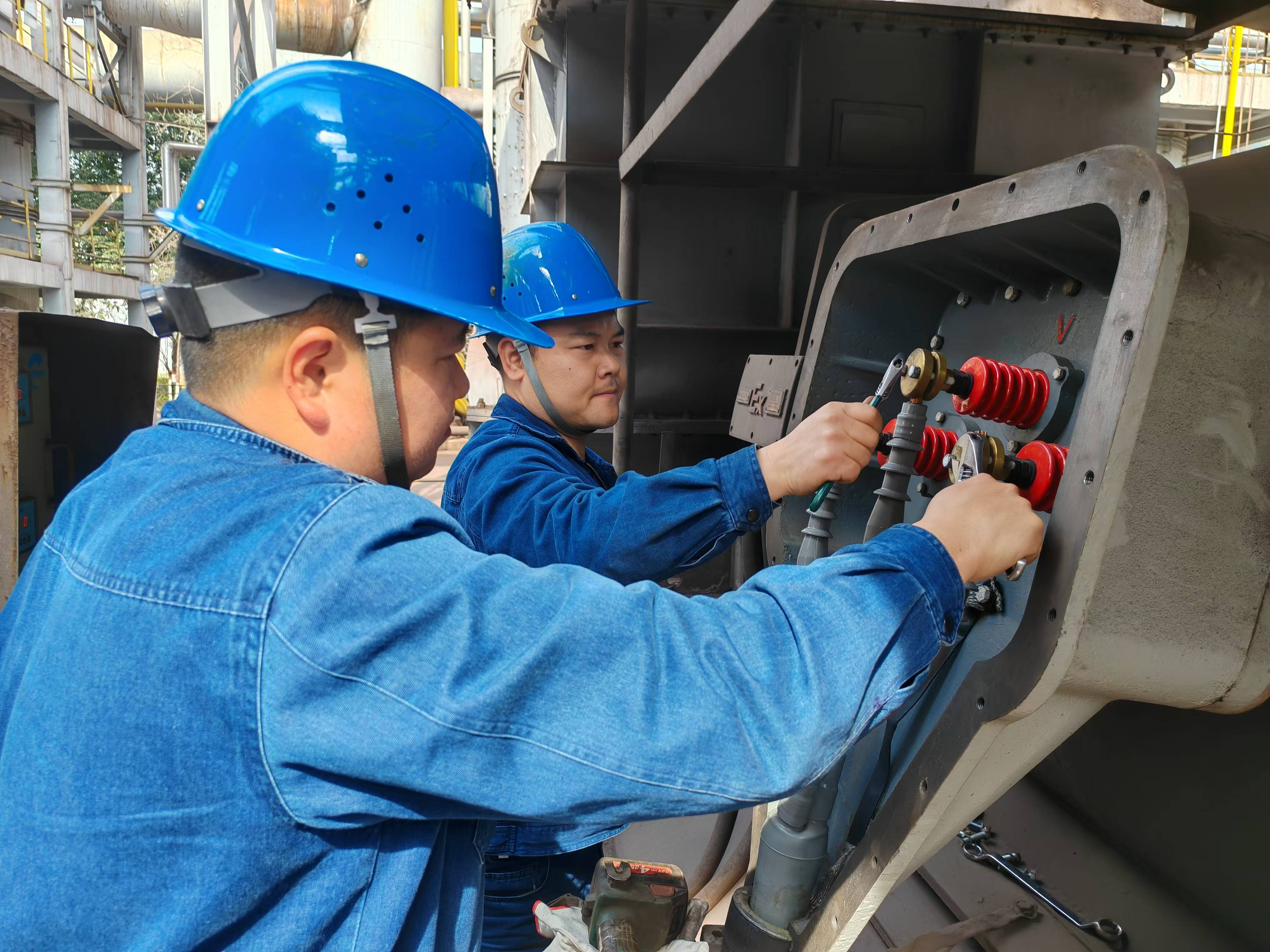 直擊！不服“暑”的設(shè)備“汗”衛(wèi)者