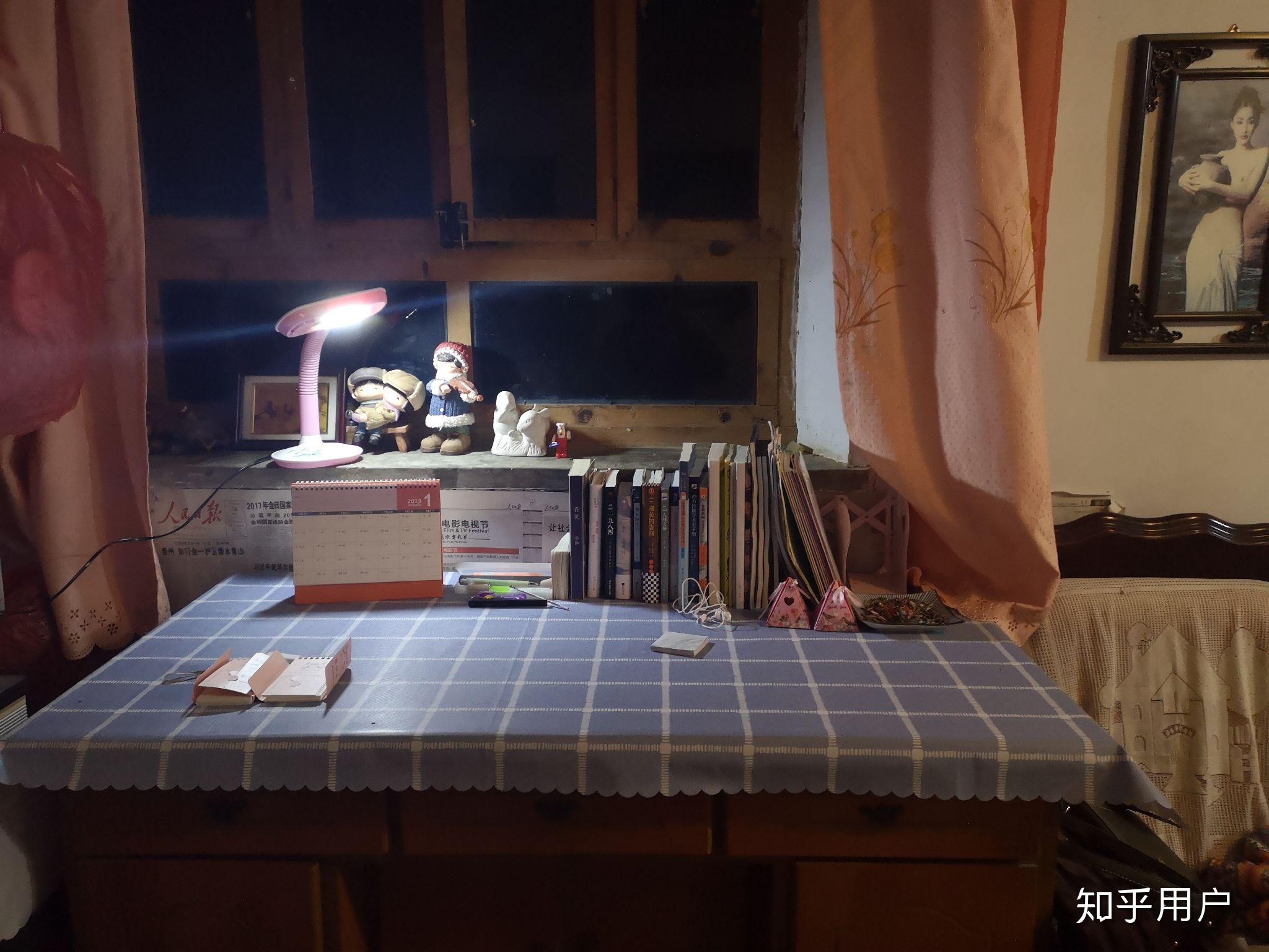 時(shí)光里的書(shū)桌