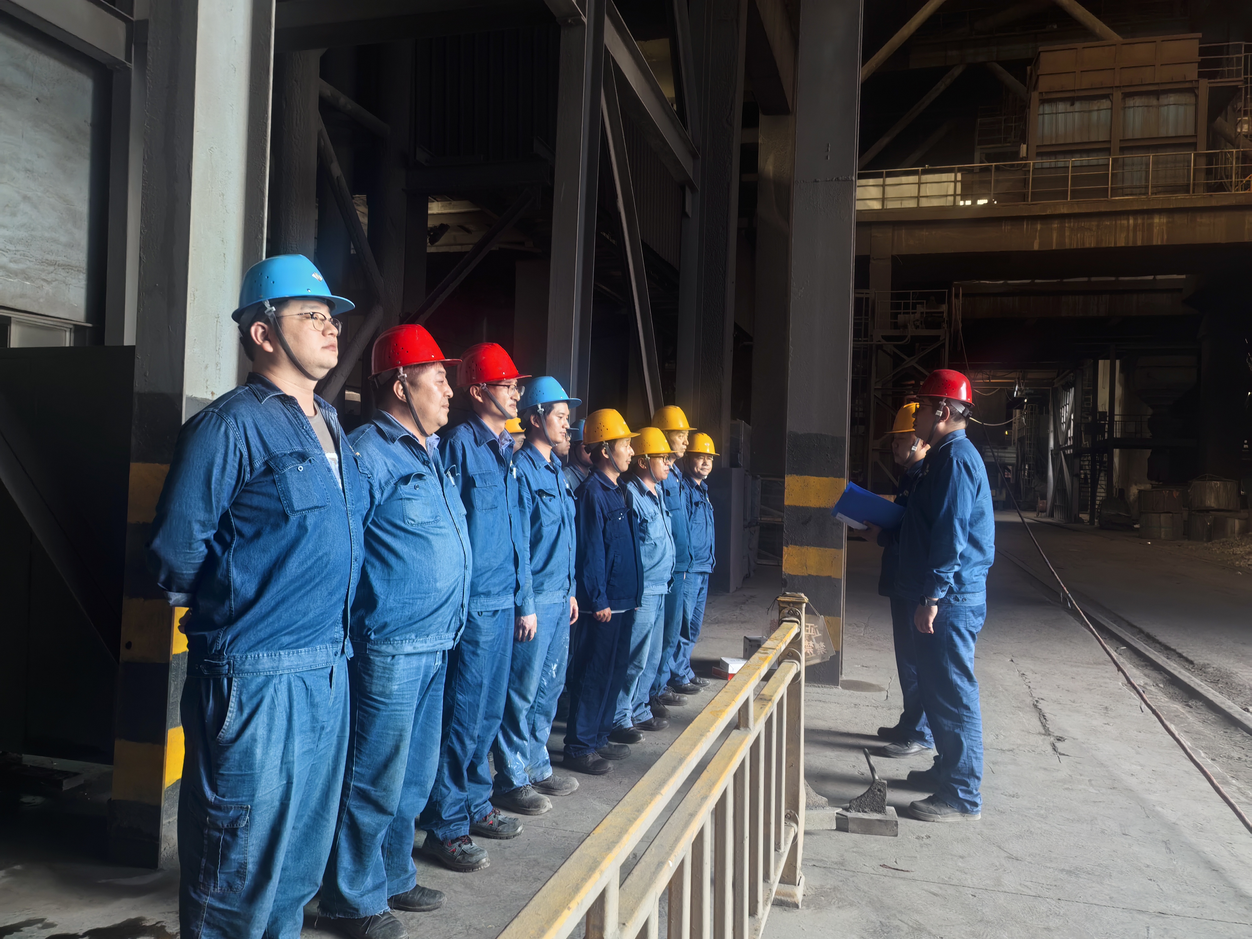 鋼鐵脊梁上的追光者